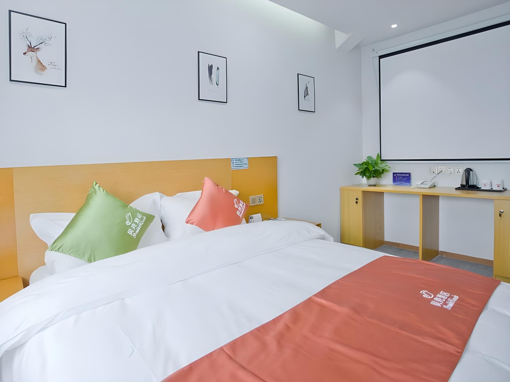 Feature Queen Room