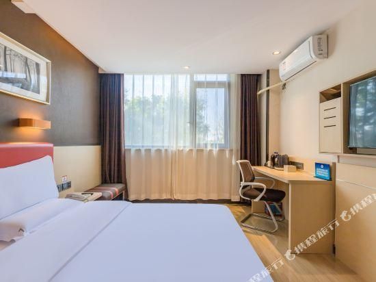 Feature Queen Room