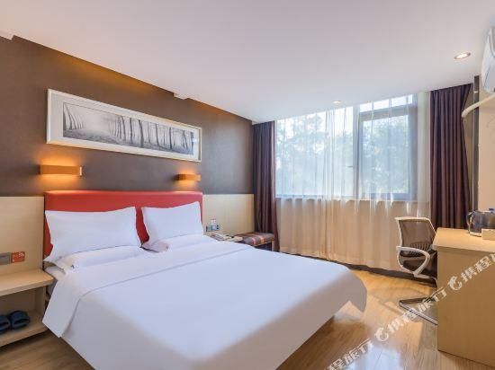 Feature Queen Room