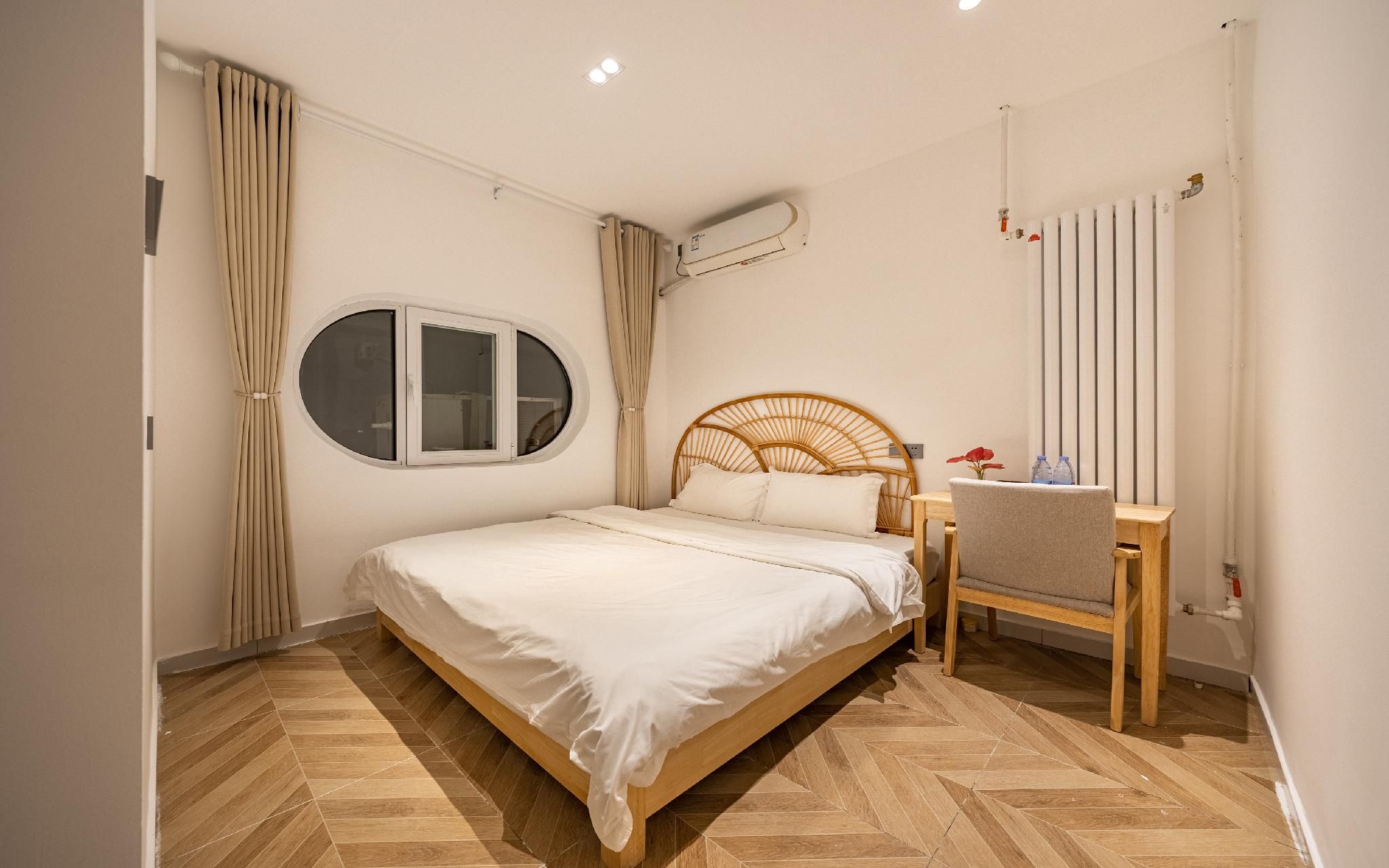 Guest room, Queen