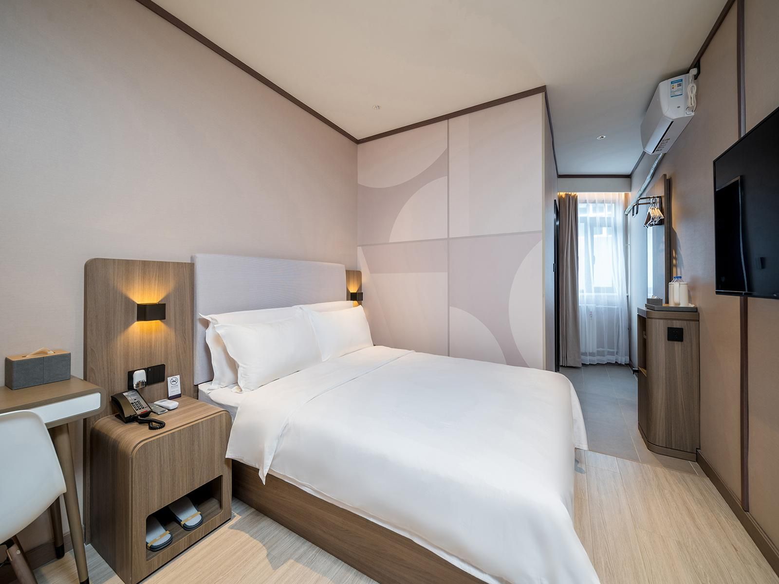Huazhu - Room With Bed