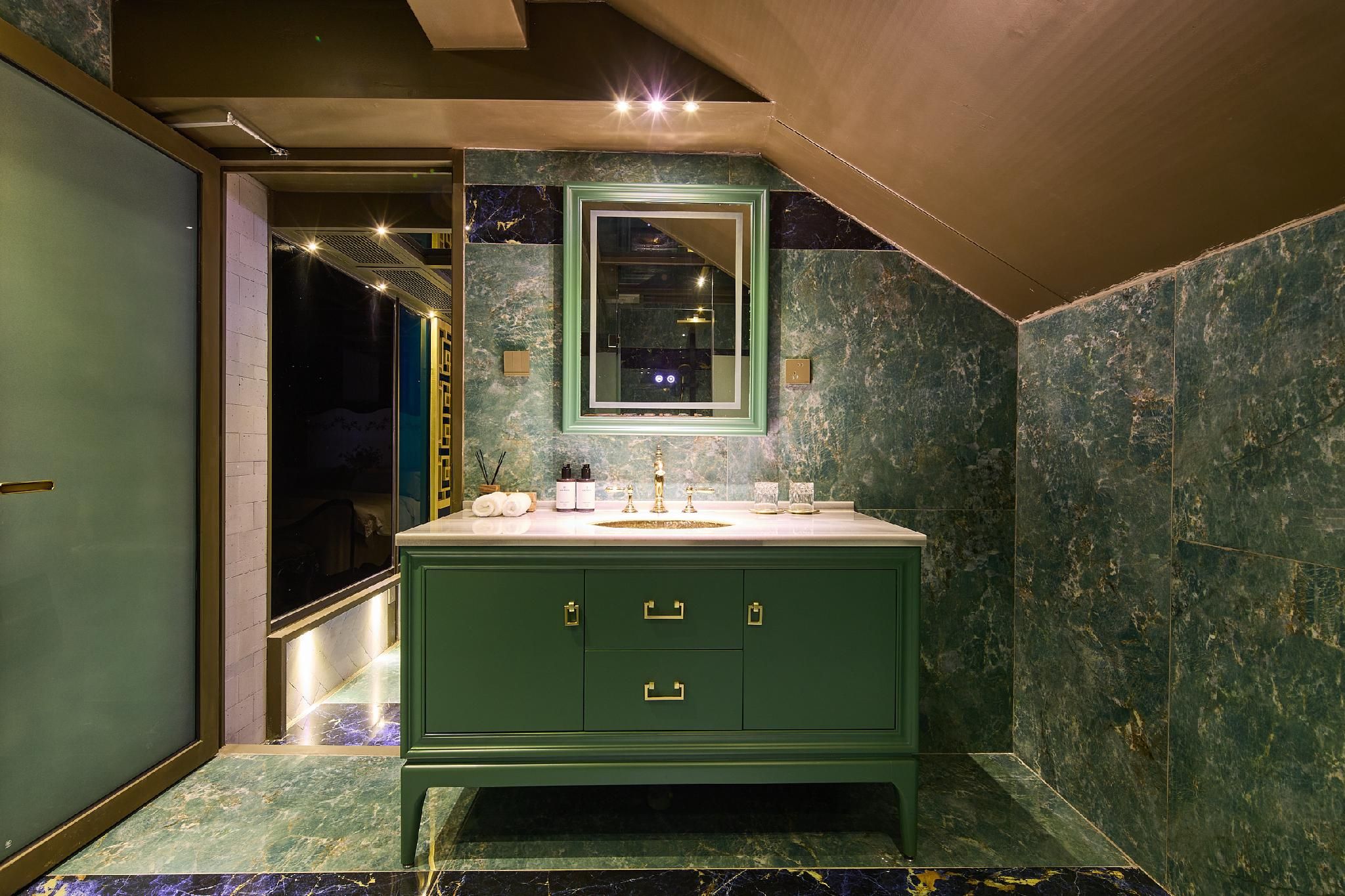 Twin Studio with Shower