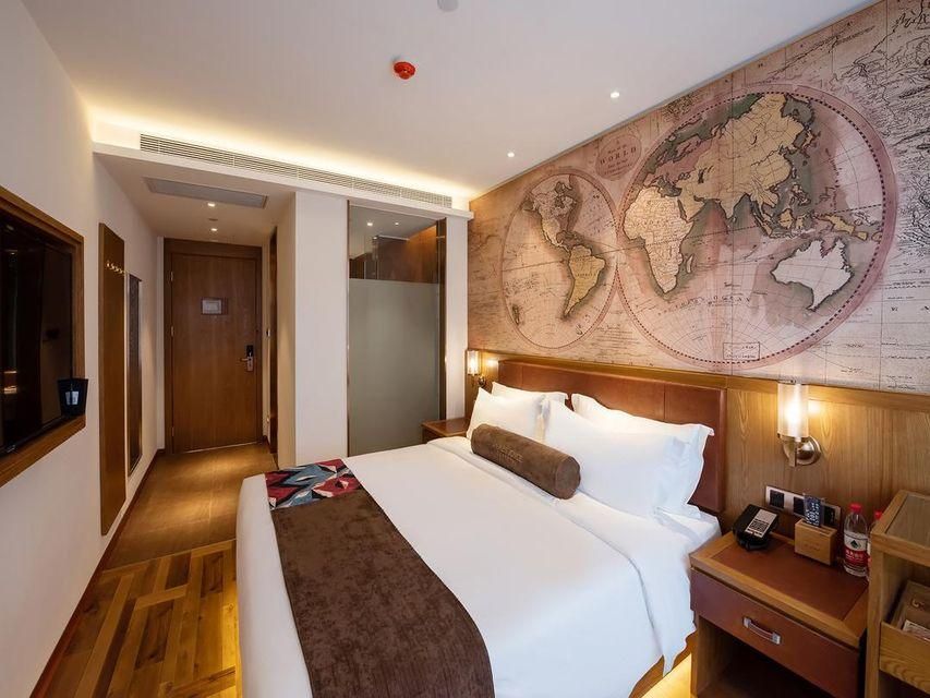 James Joyce - Queen Bed Room