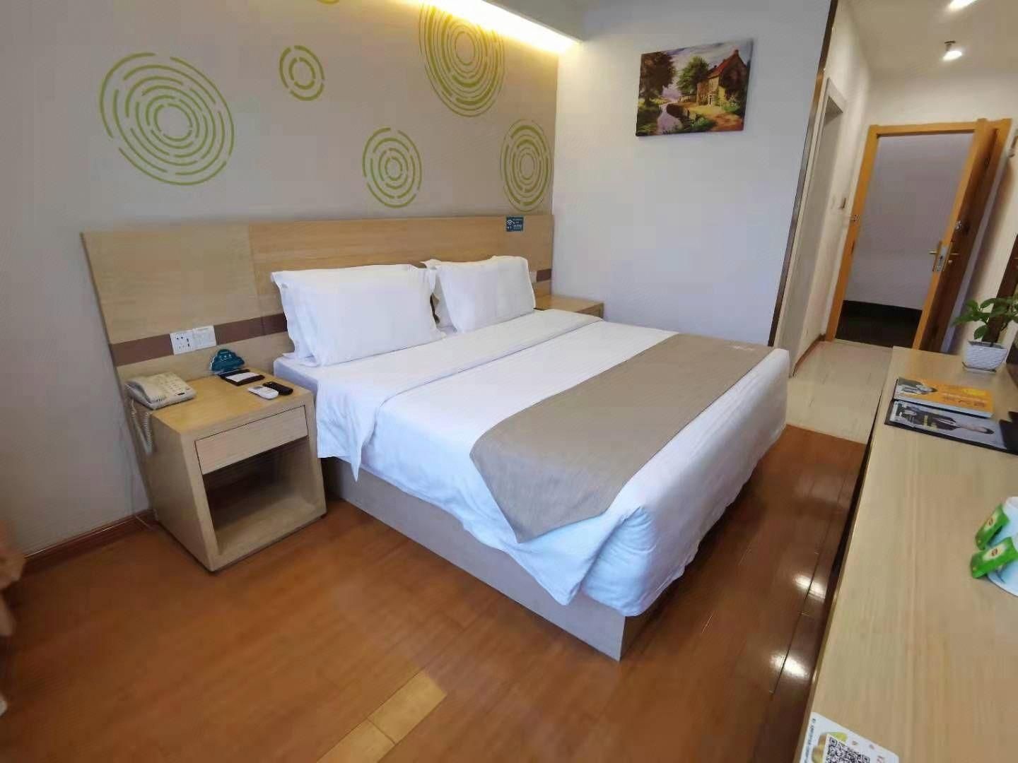 Hotel Queen Room