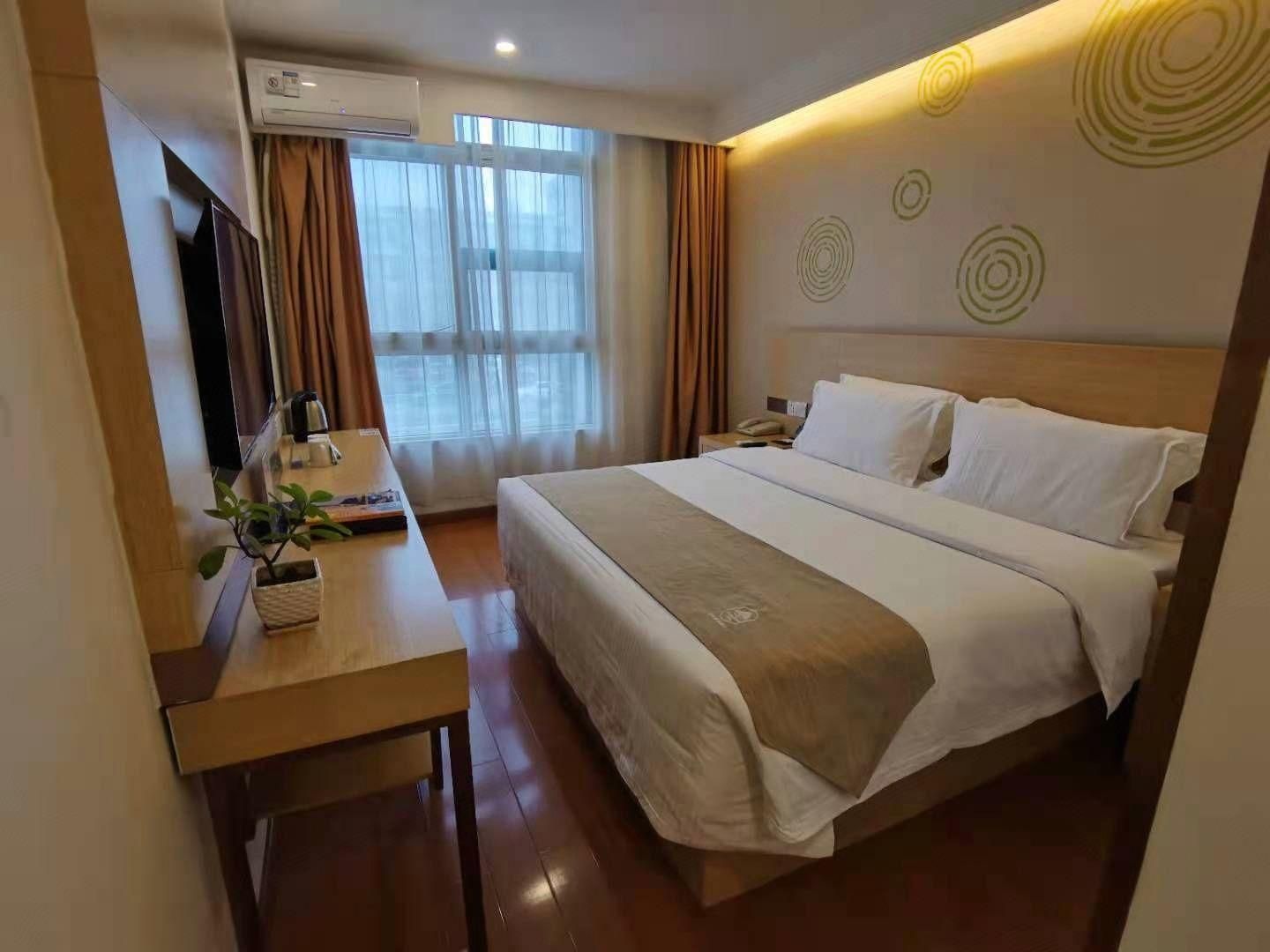 Hotel Queen Room