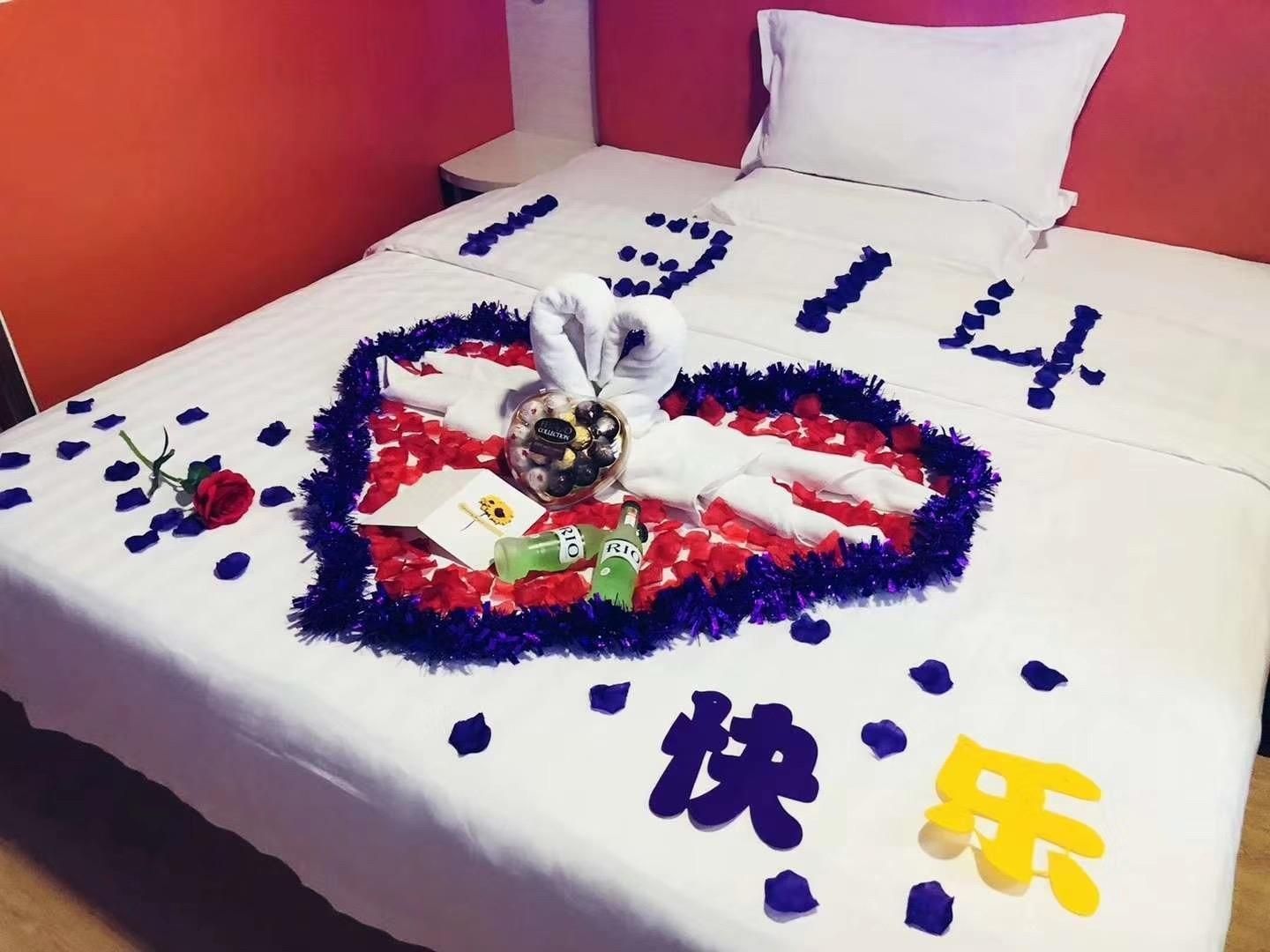 Feature Queen Room