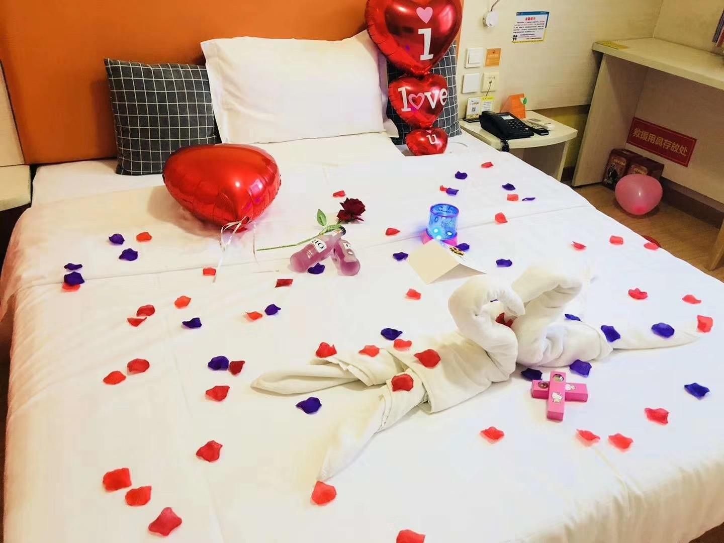 Feature Queen Room