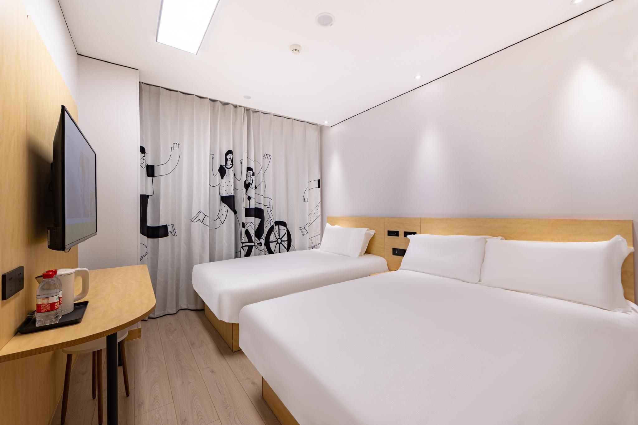 Huazhu - Family Room