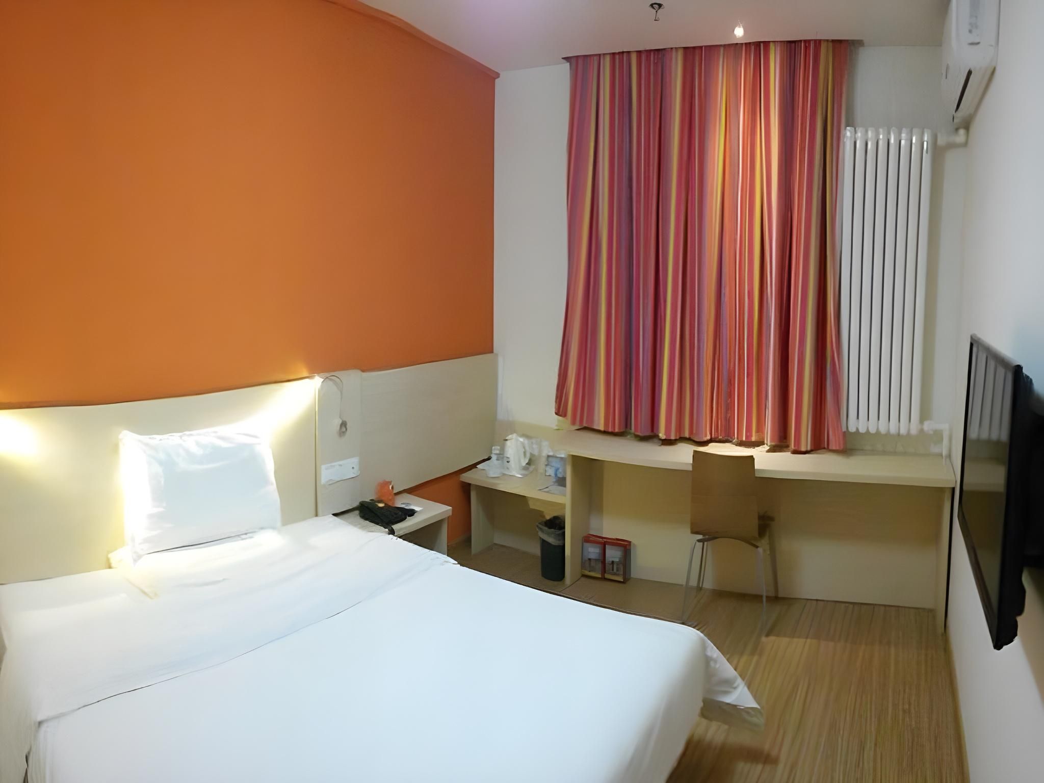 Business Queen Room