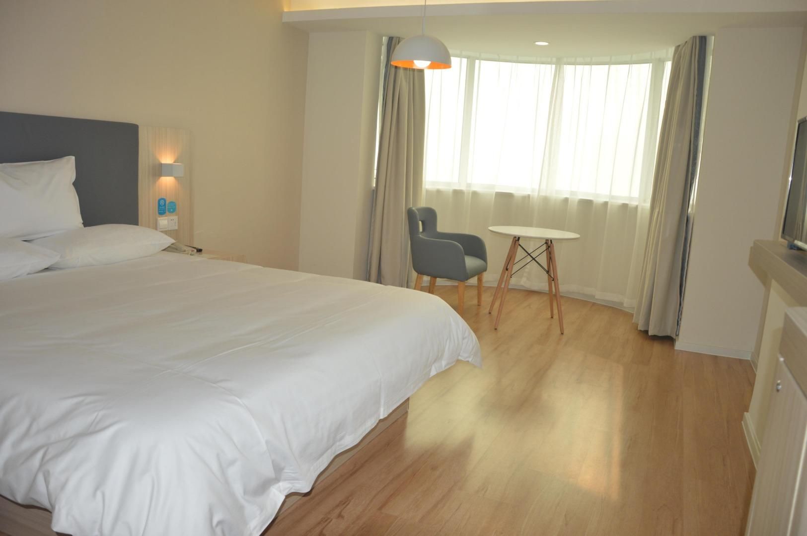 Huazhu - Room With View