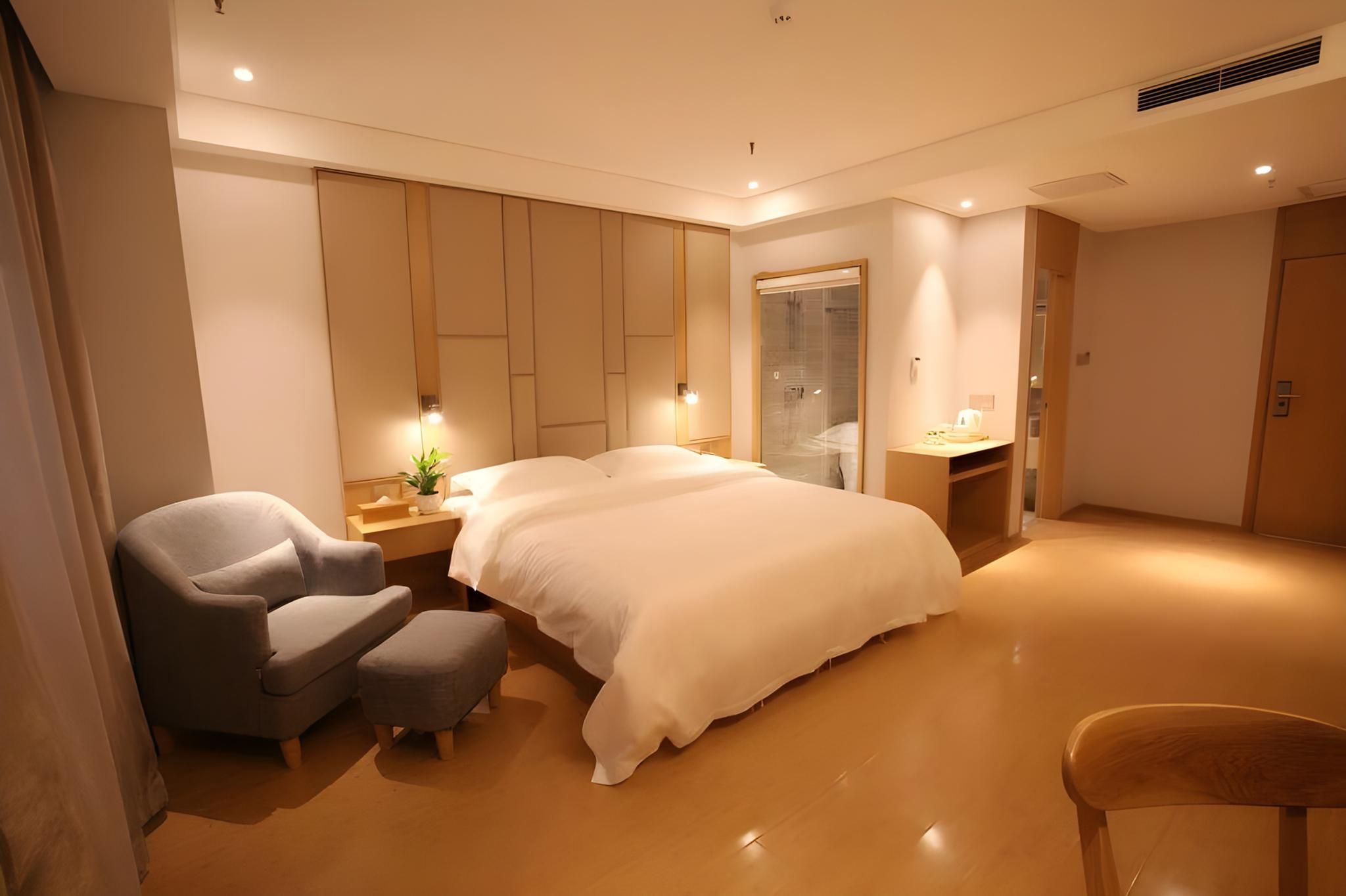 Hotel Queen Room