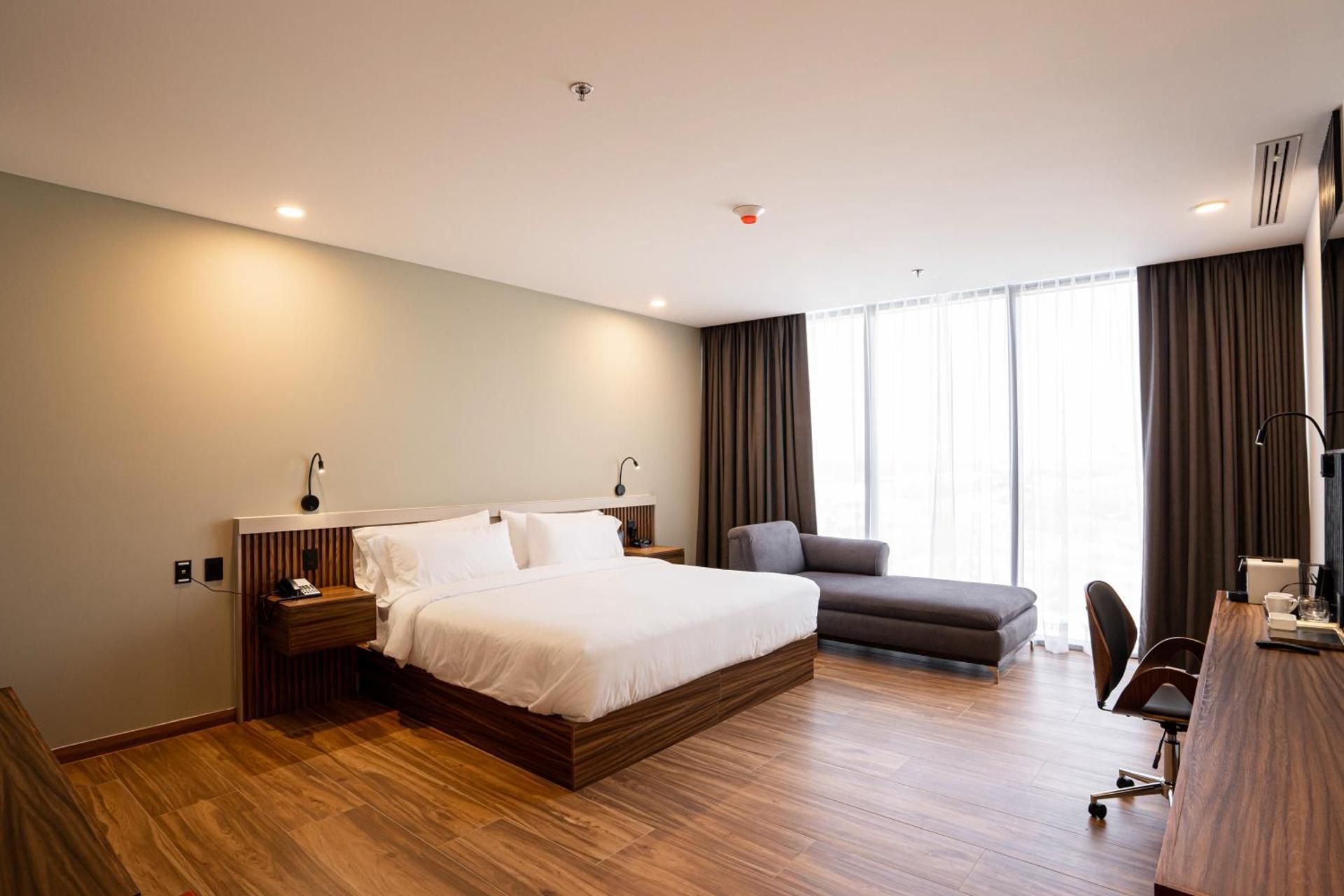 Radisson San Luis Potosi Aeropuerto King Room - Non-Smoking