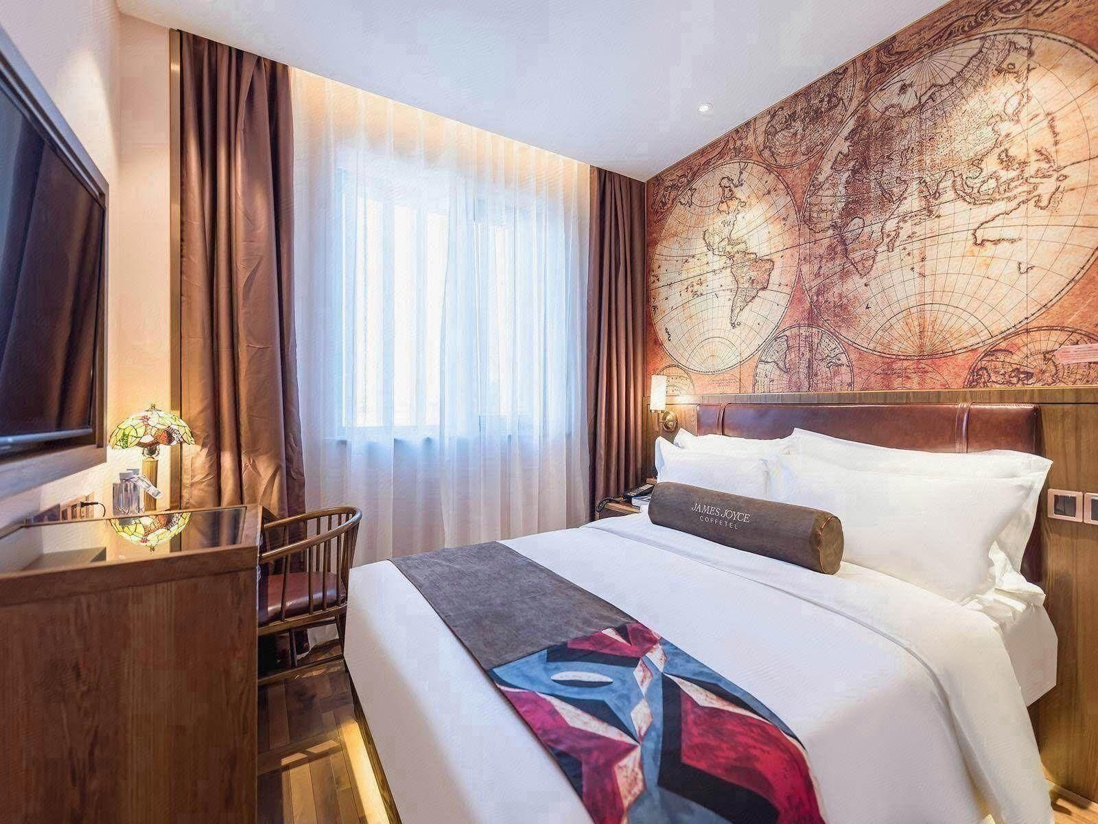 James Joyce - Feifan Delux Bed Room