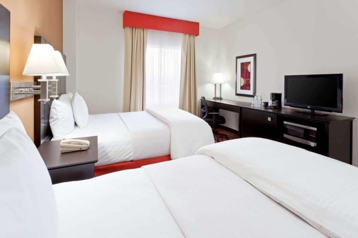 Queen Room with Two Queen Beds and City View - Non-Smoking