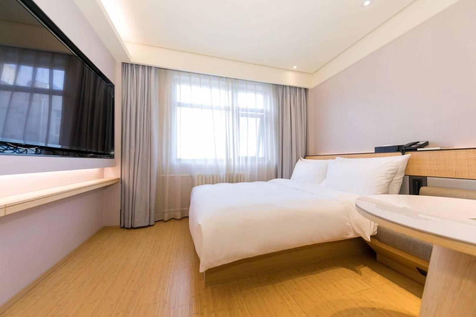 Huazhu - Room With Bed