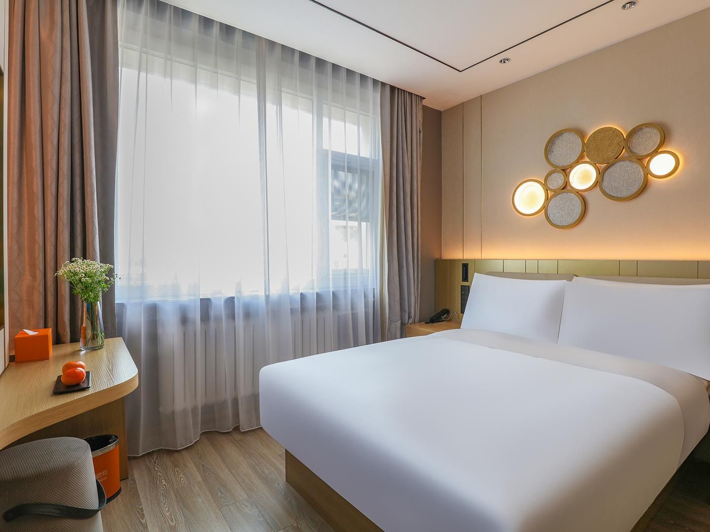 Hotel Queen Room