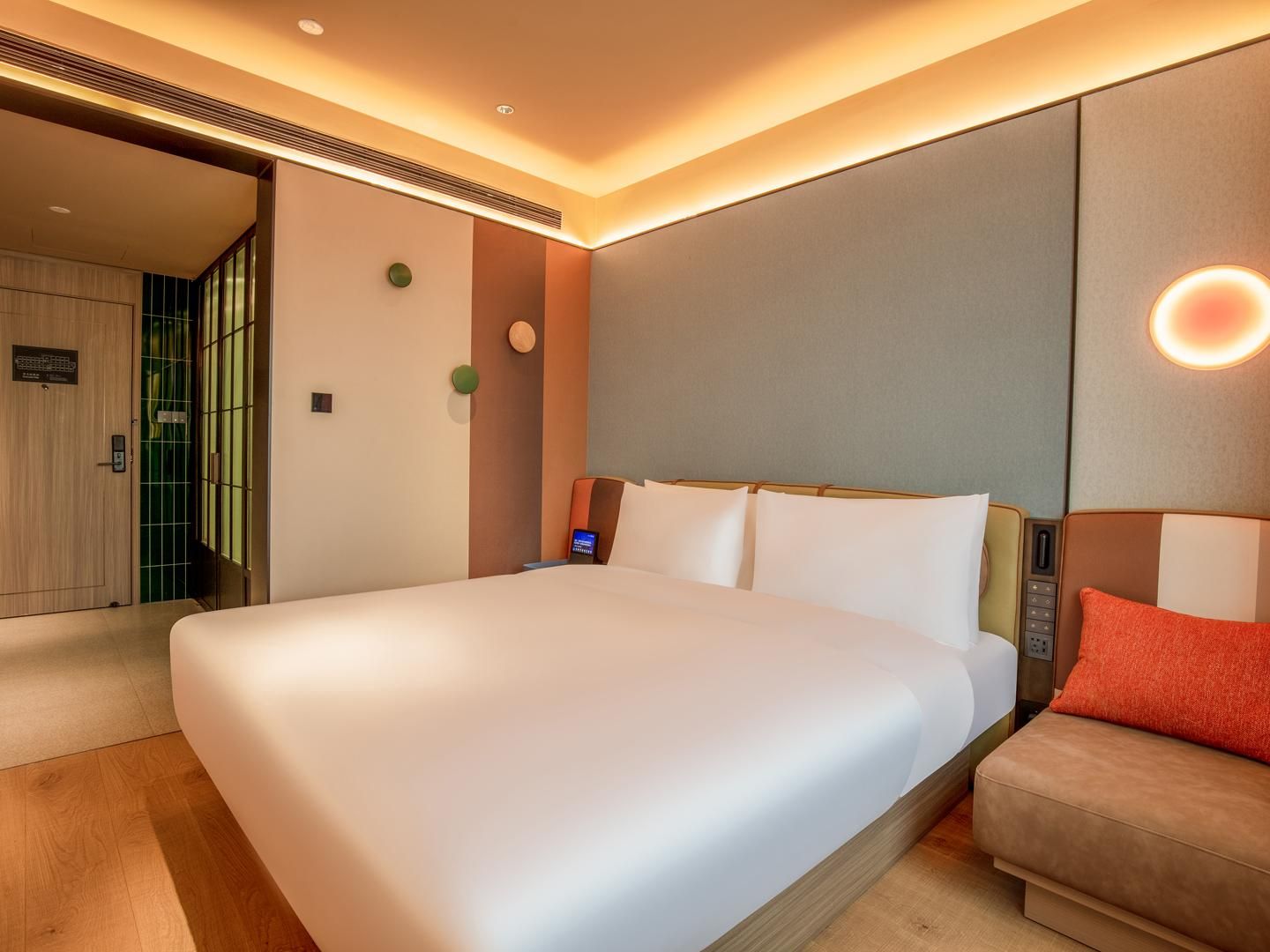 Deluxe Room Queen