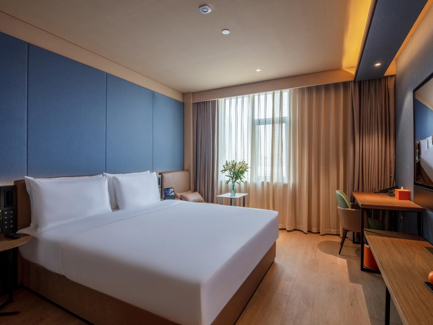 Business Queen Bed Room