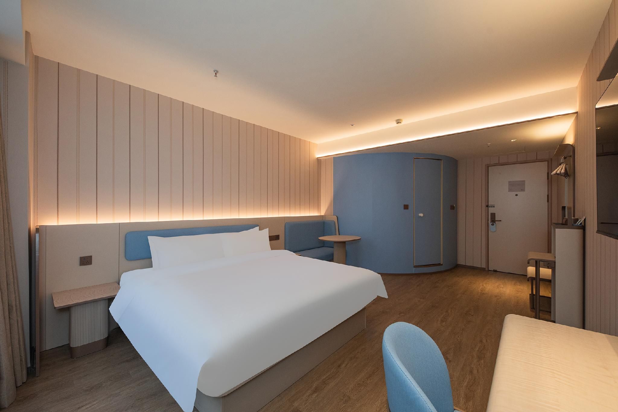 Business Queen Bed Room