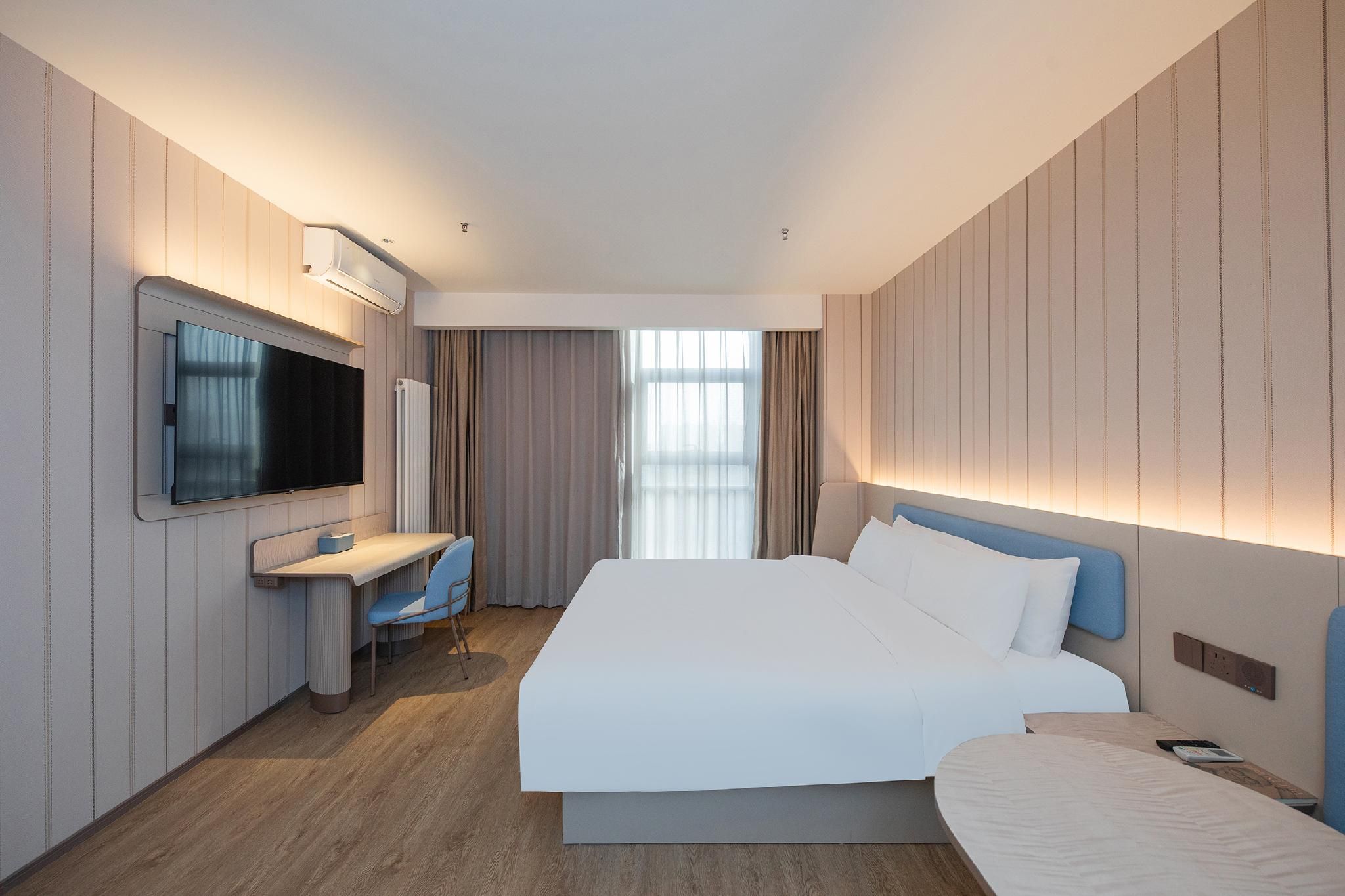 Business Queen Bed Room