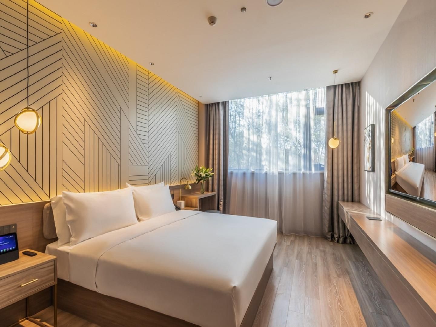 Business Queen Bed Room
