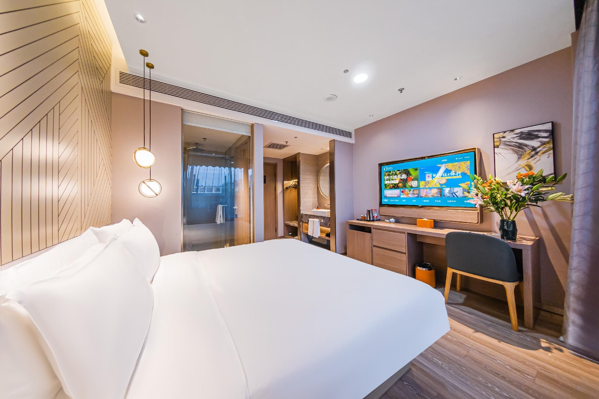 Balcony Queen Room