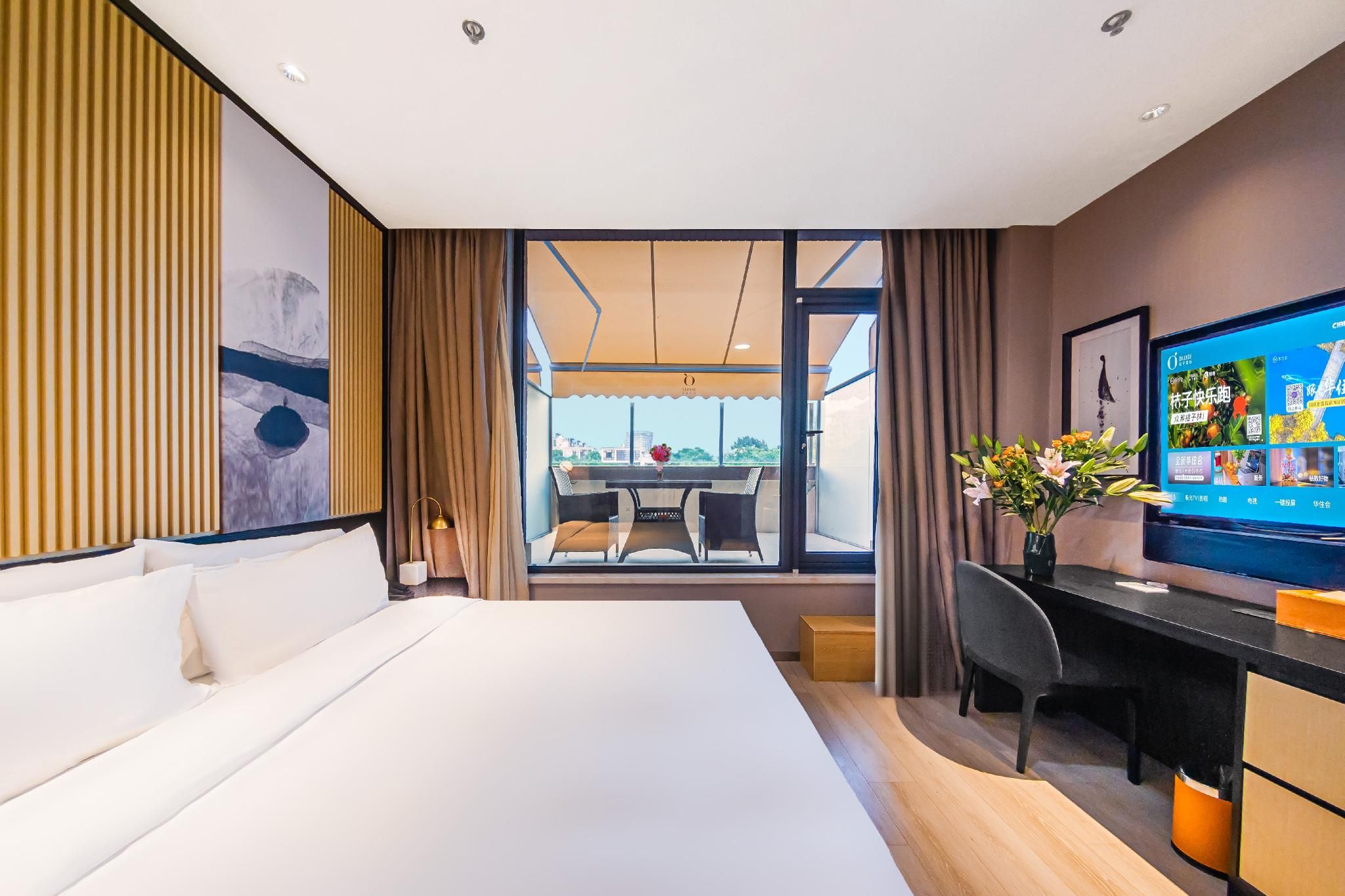 Balcony Queen Room