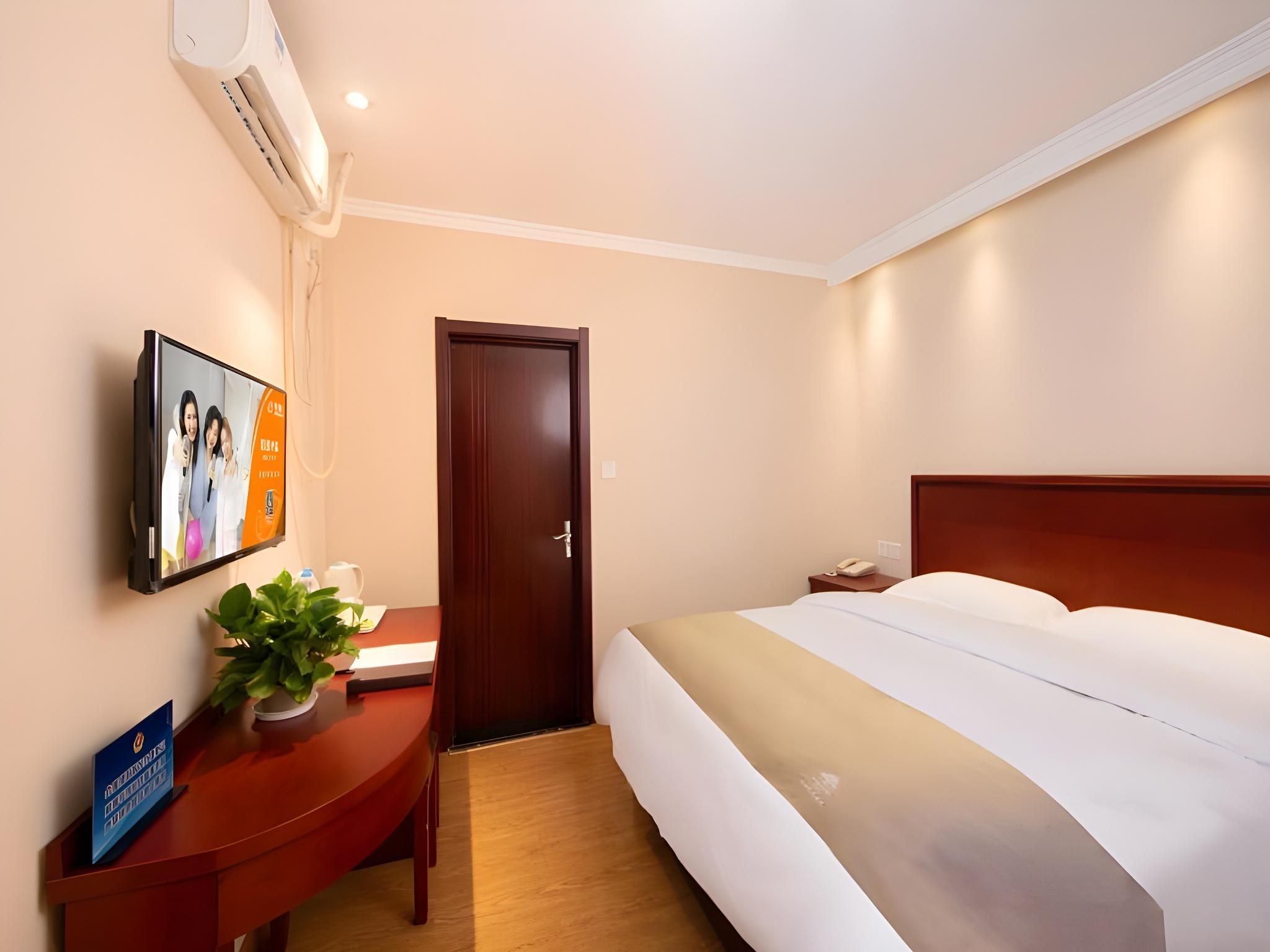 GTI - Fashion 1 Bed Room, Aisle window
