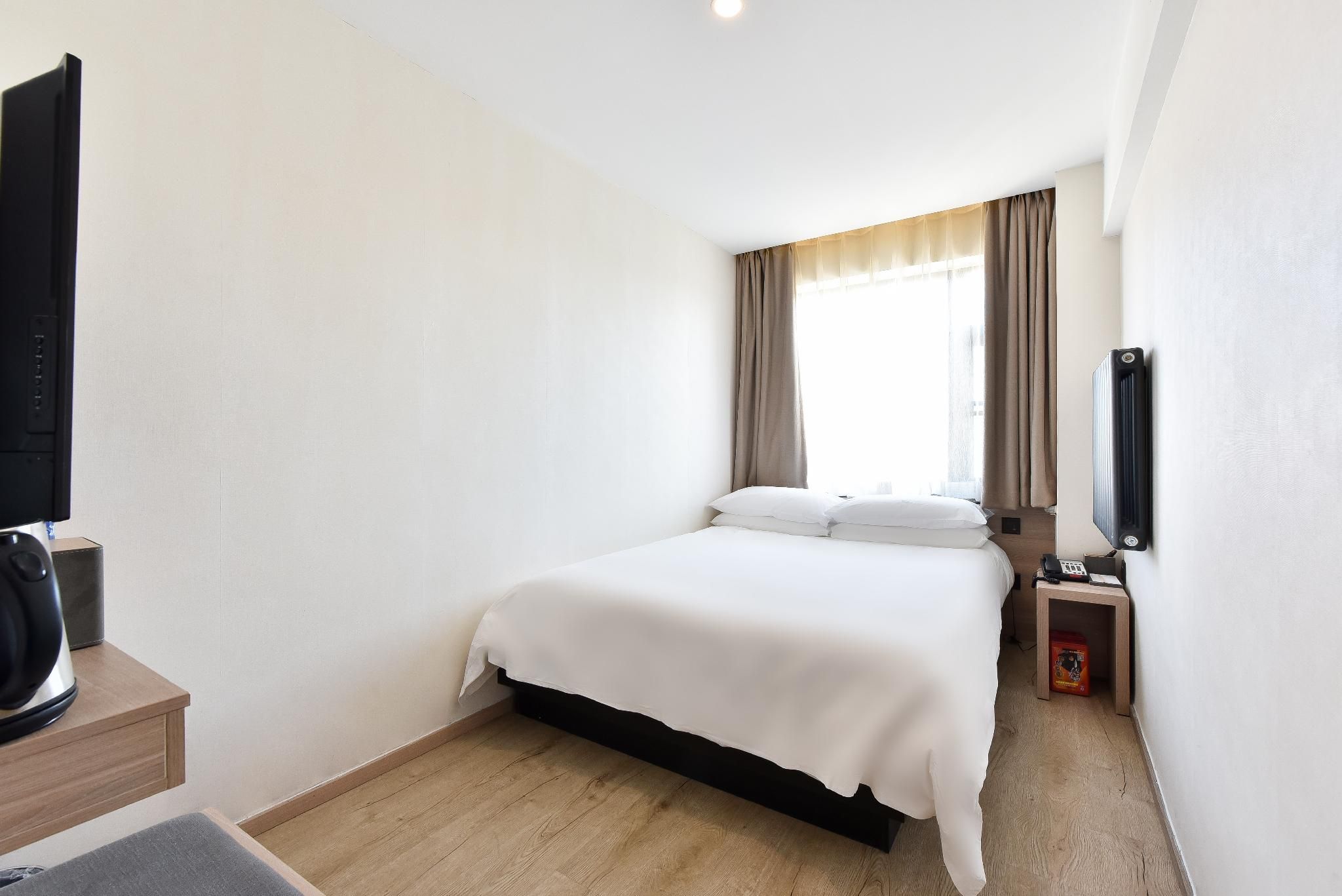 Huazhu - Room With Bed