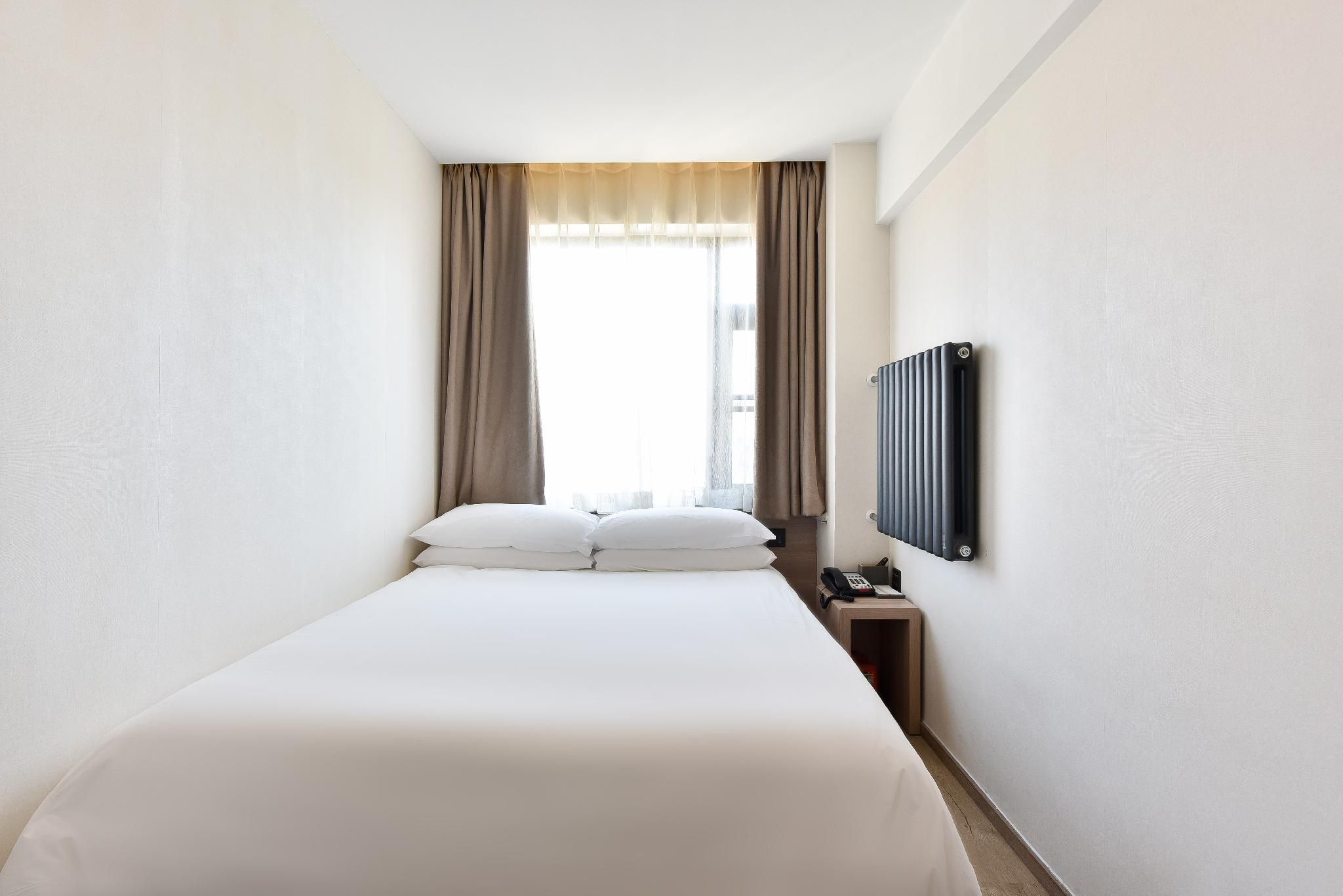 Huazhu - Room With Bed