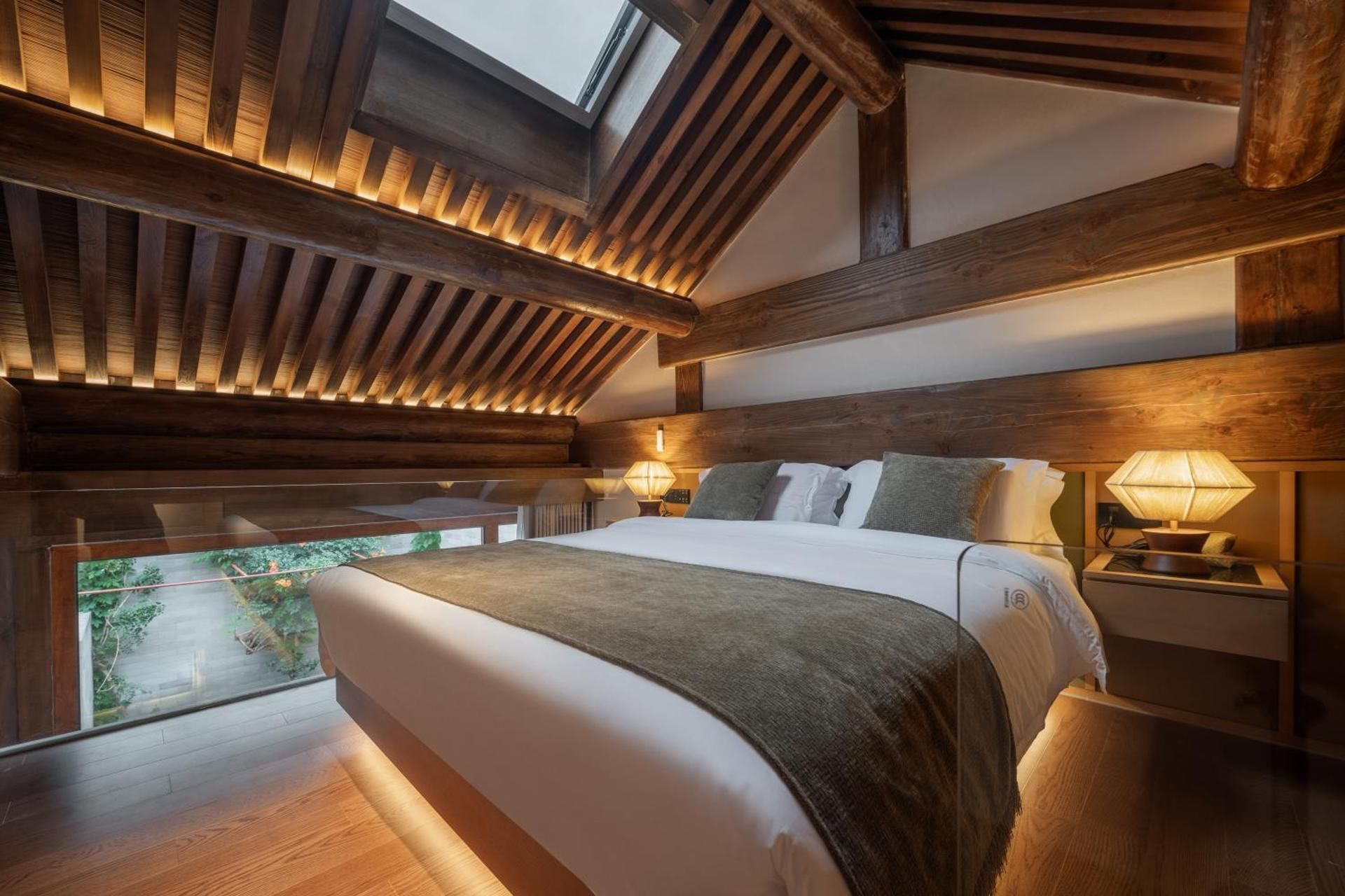 Quadruple Room with Private Bathroom