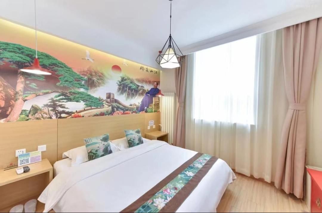Deluxe Queen Room