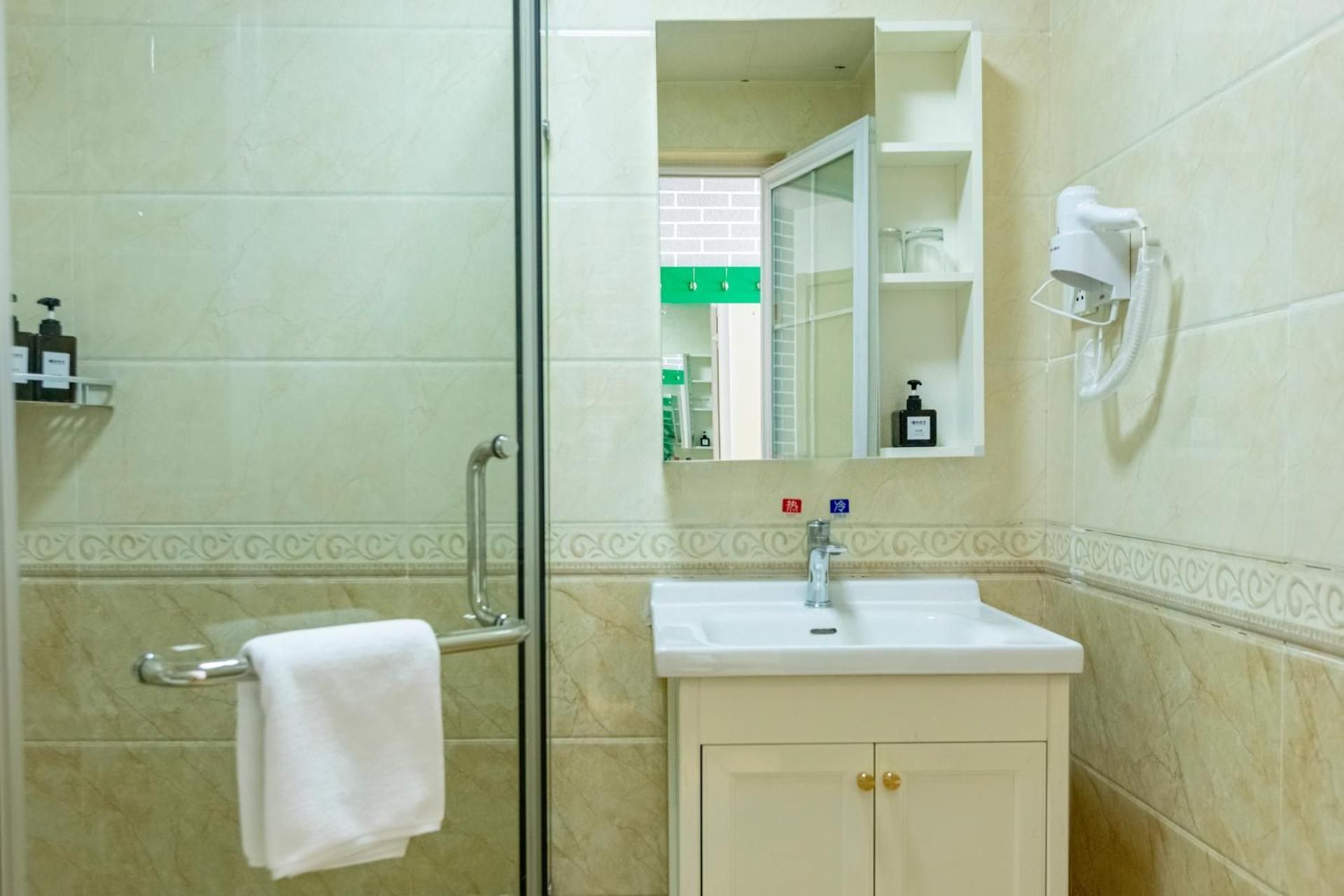Comfort Triple Room