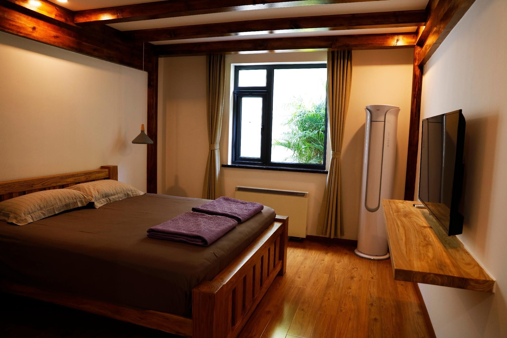 Deluxe Queen Room