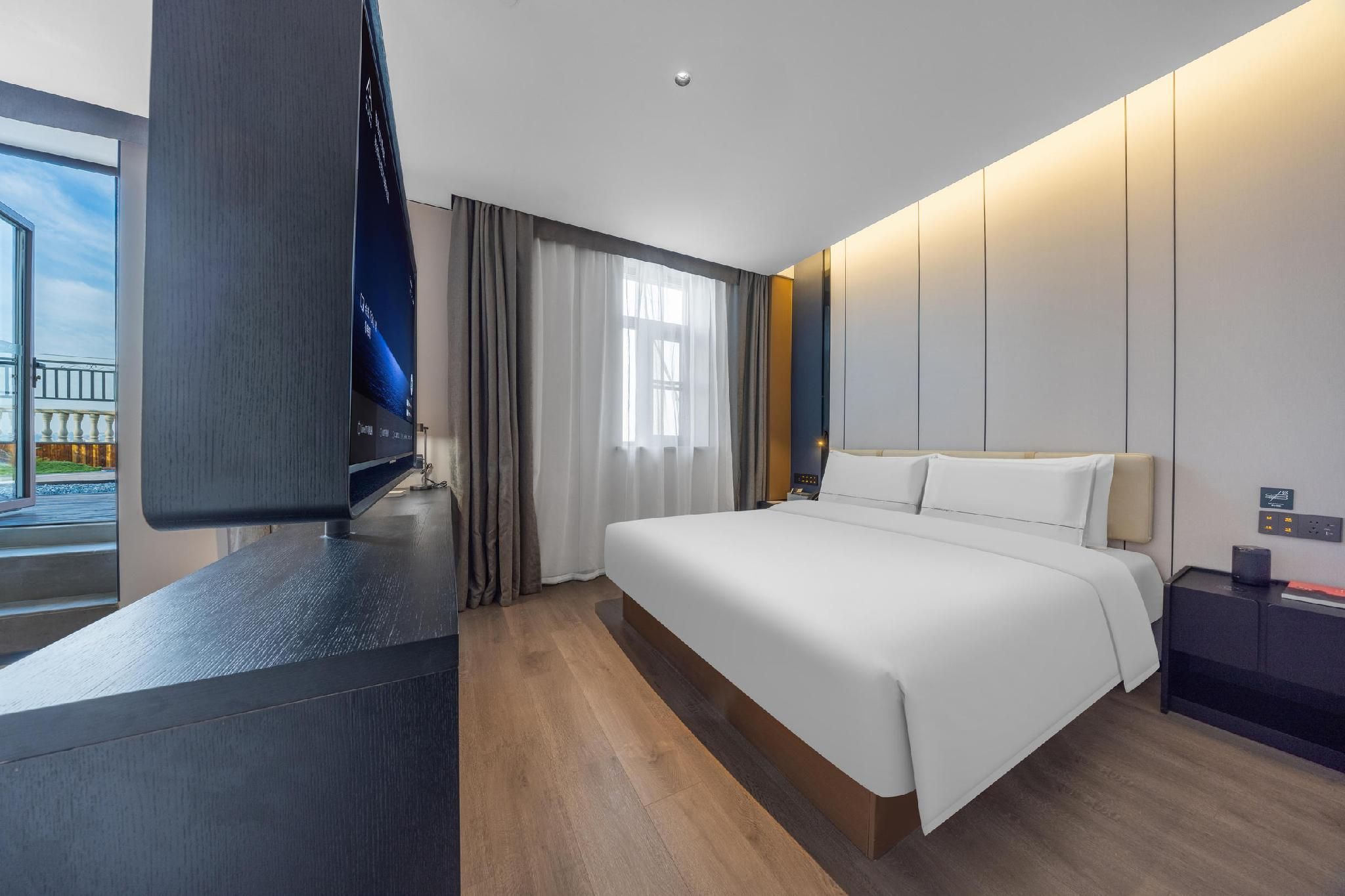 Premier City View 1 Bed Room with Courtyard