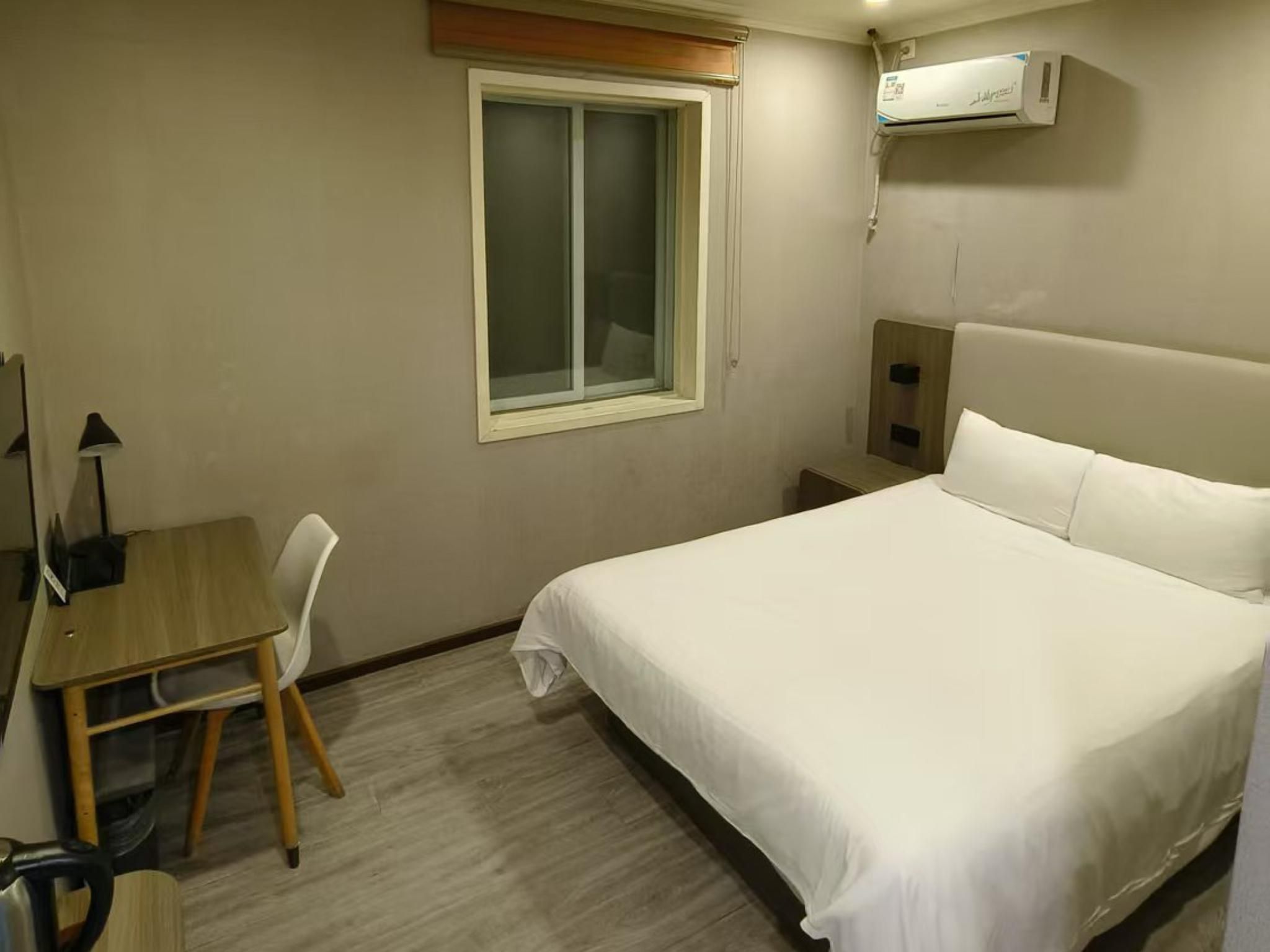 Queen Room A