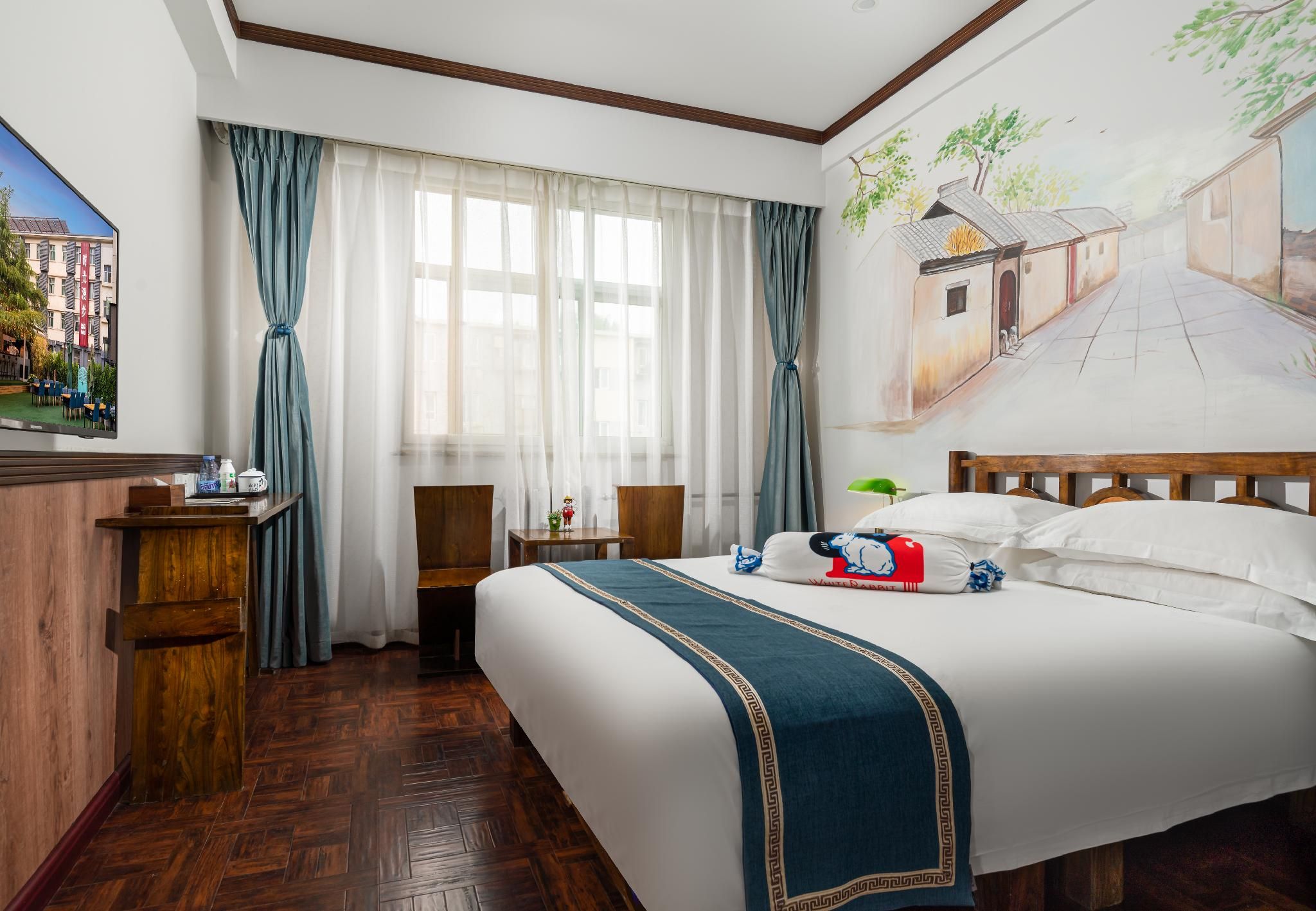 Nostalgia Hotel - Beijing YongheLama & Nanluoguxiang Double Plus Room with Queen Bed - Room Only