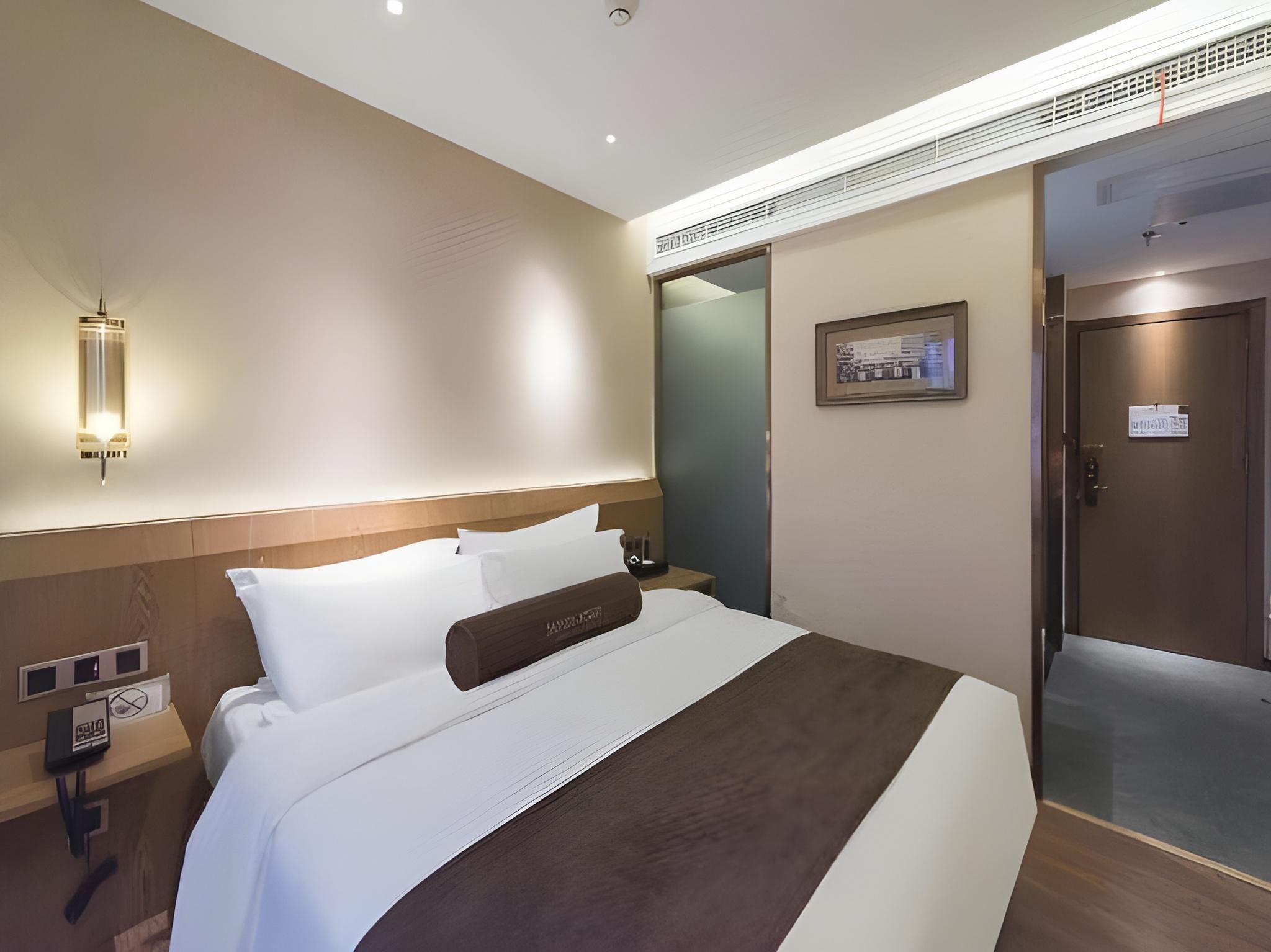 James Joyce - Fit Sports Theme Room