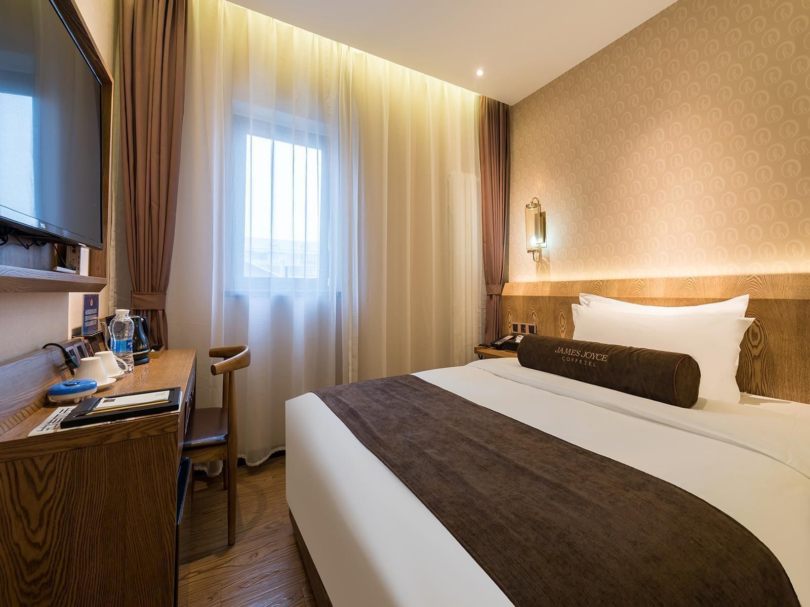 James Joyce - Queen Bed Room