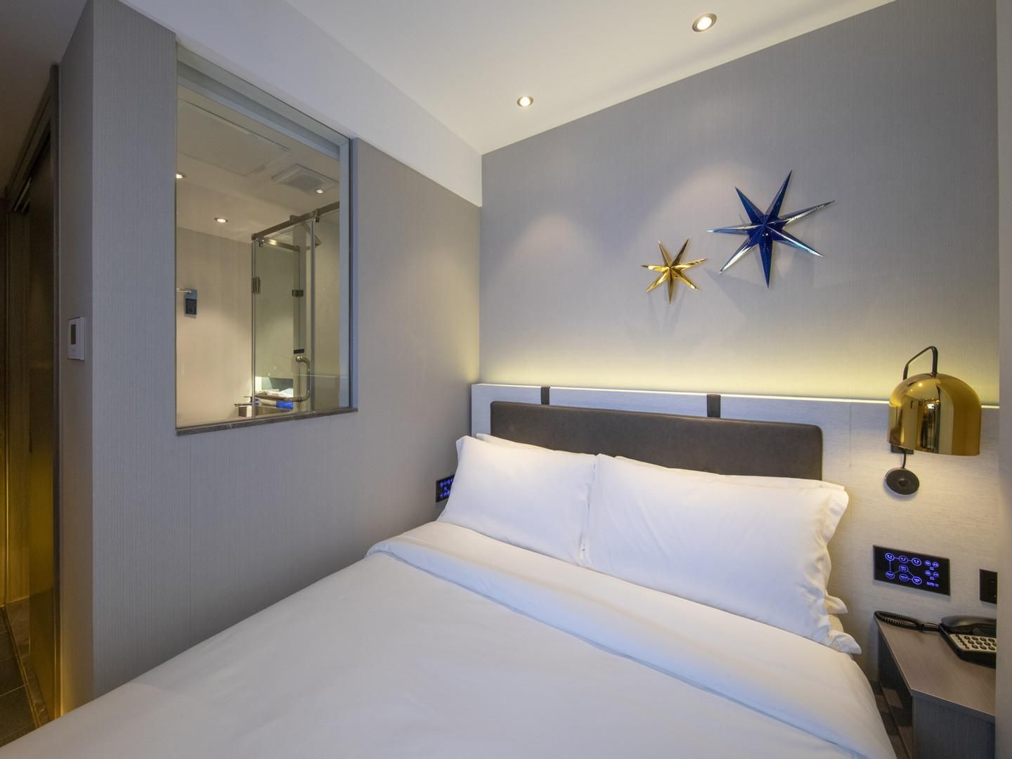 Hotel Queen Room