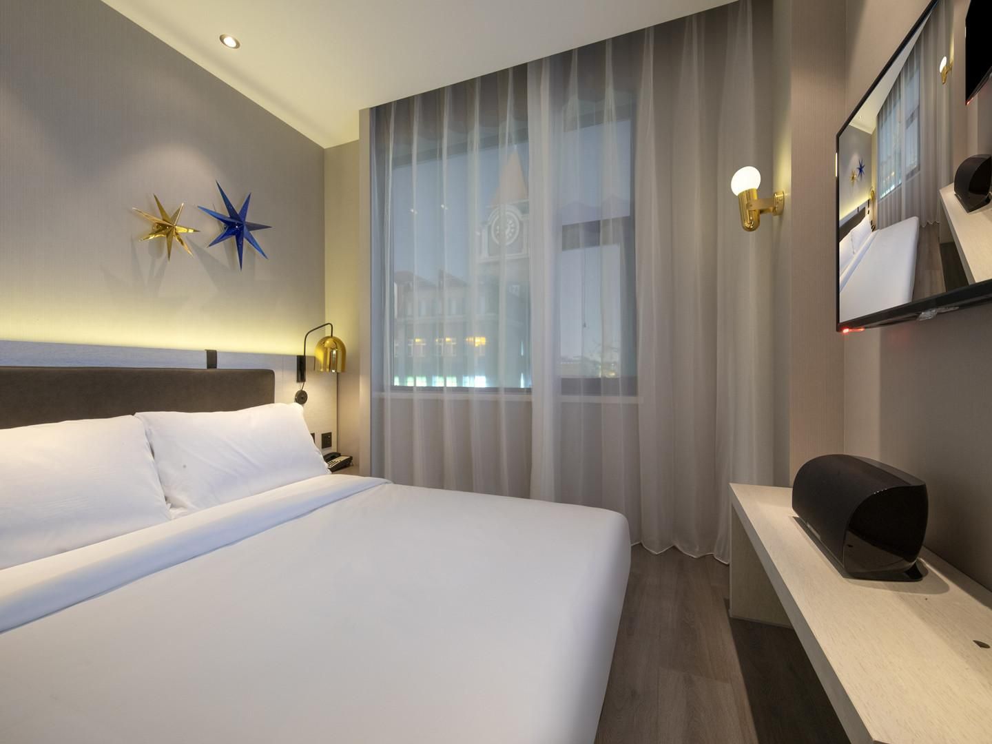 Hotel Queen Room