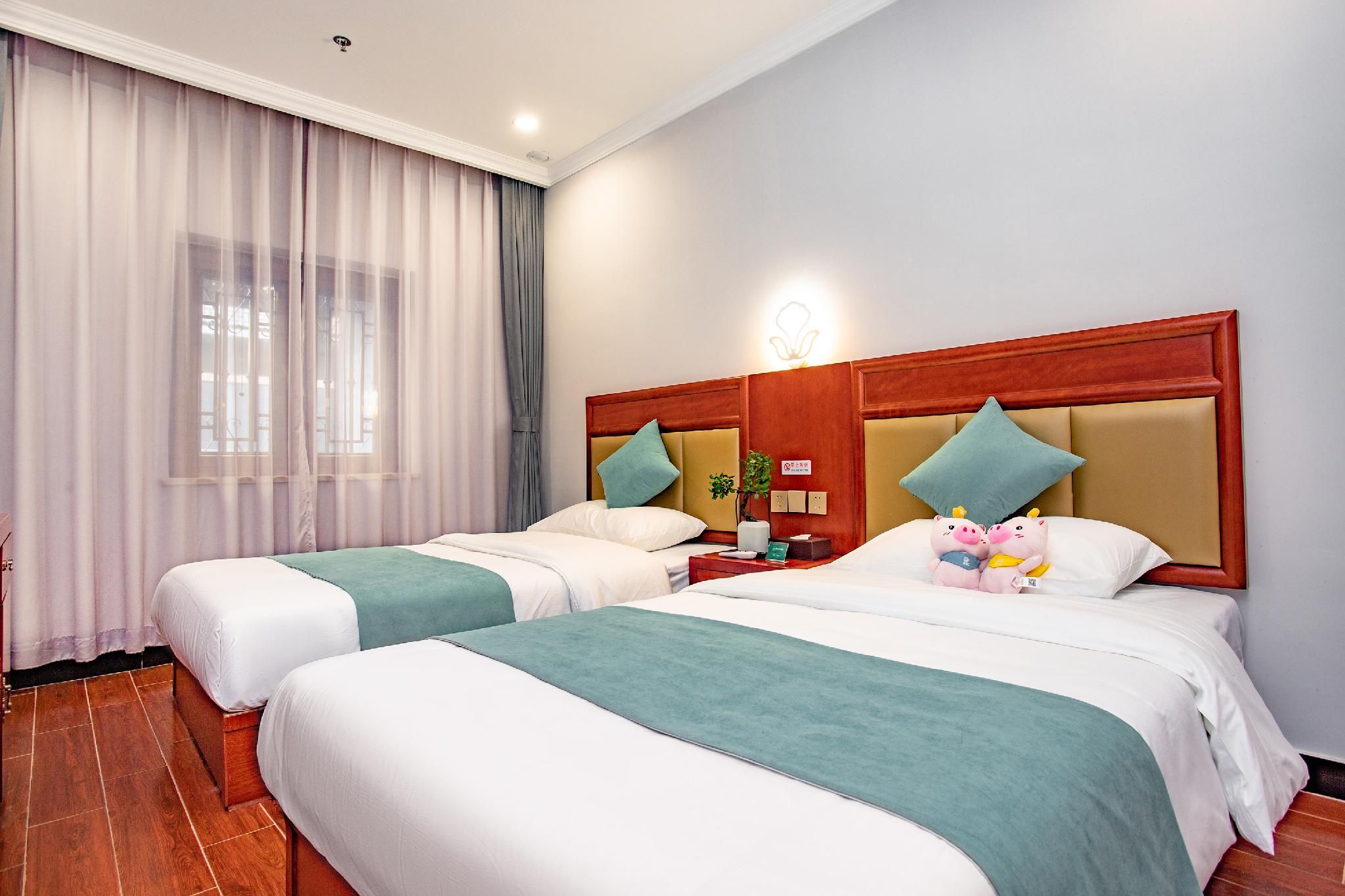 Double Plus Room with 2 Single Beds - Room Only