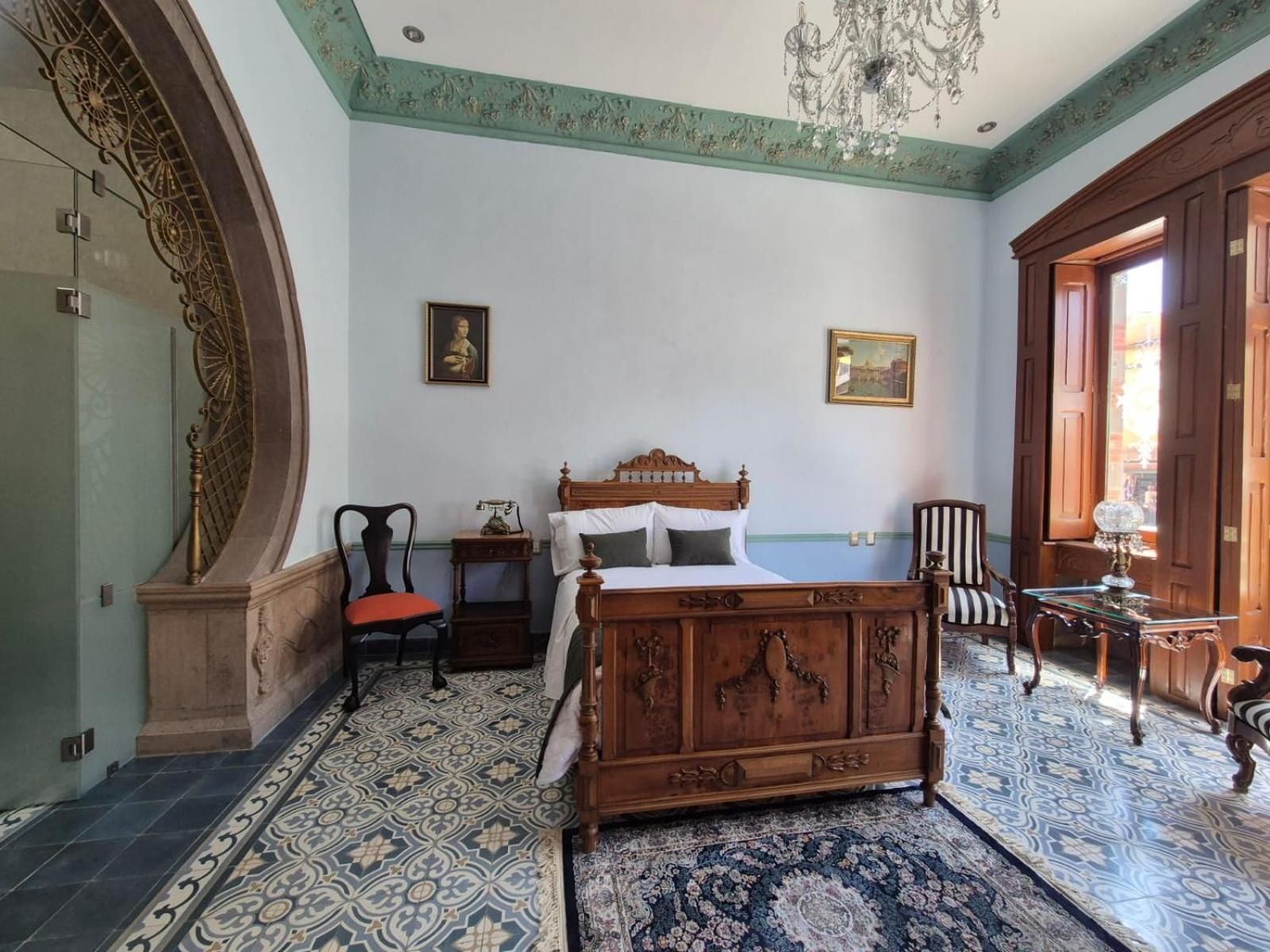 Deluxe Suite