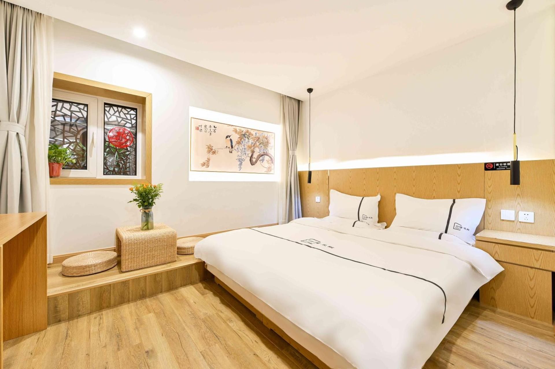 Li Yuan Deluxe Double Room