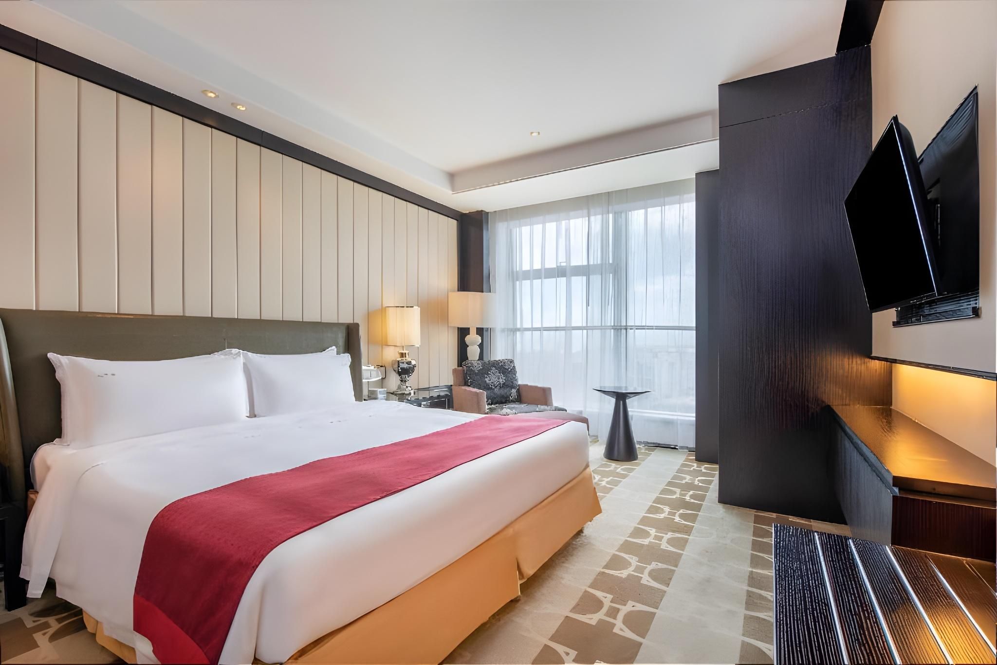 1 King Bed Executive Suite Non-Smoking