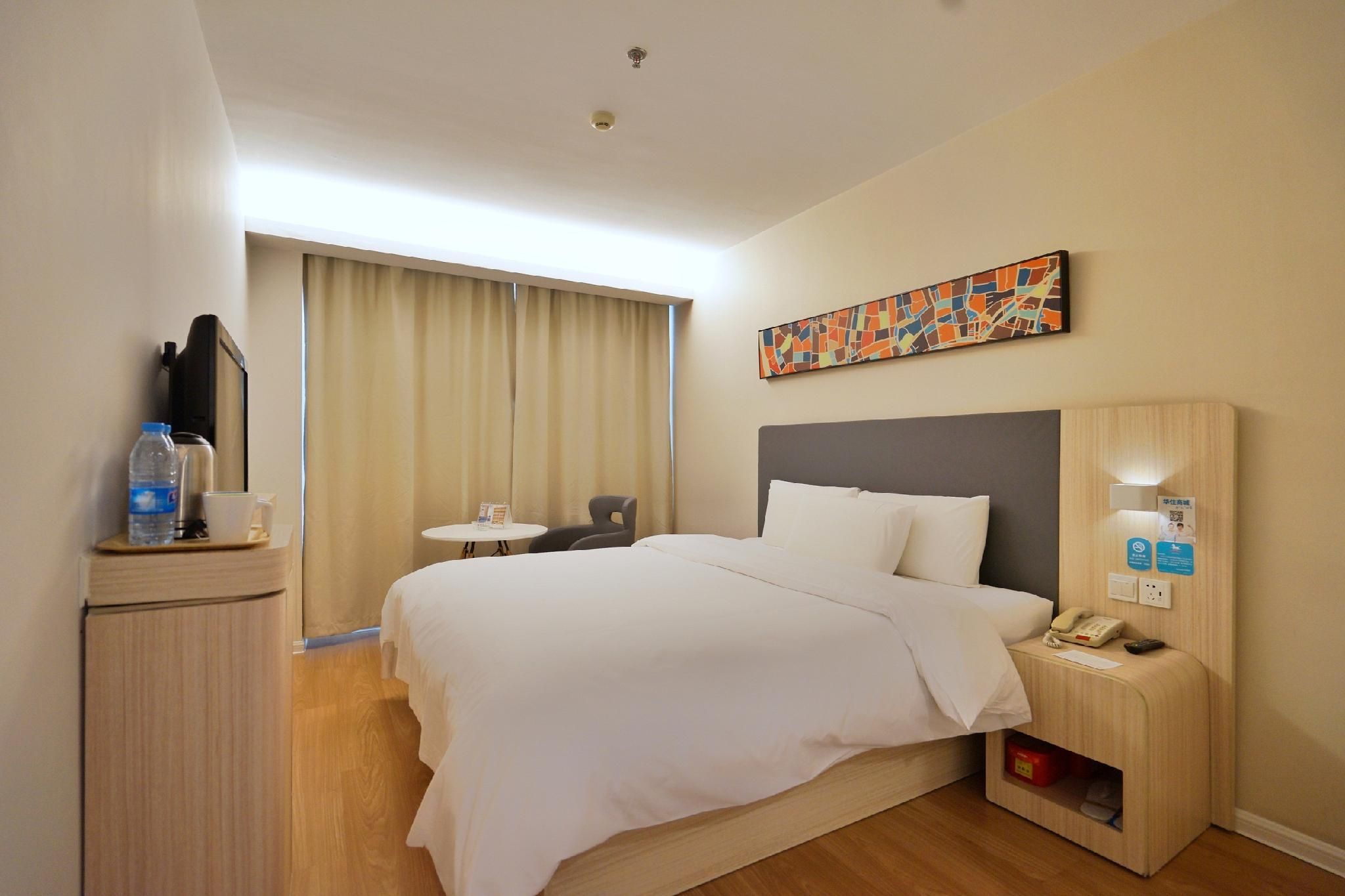 Hotel Queen Room