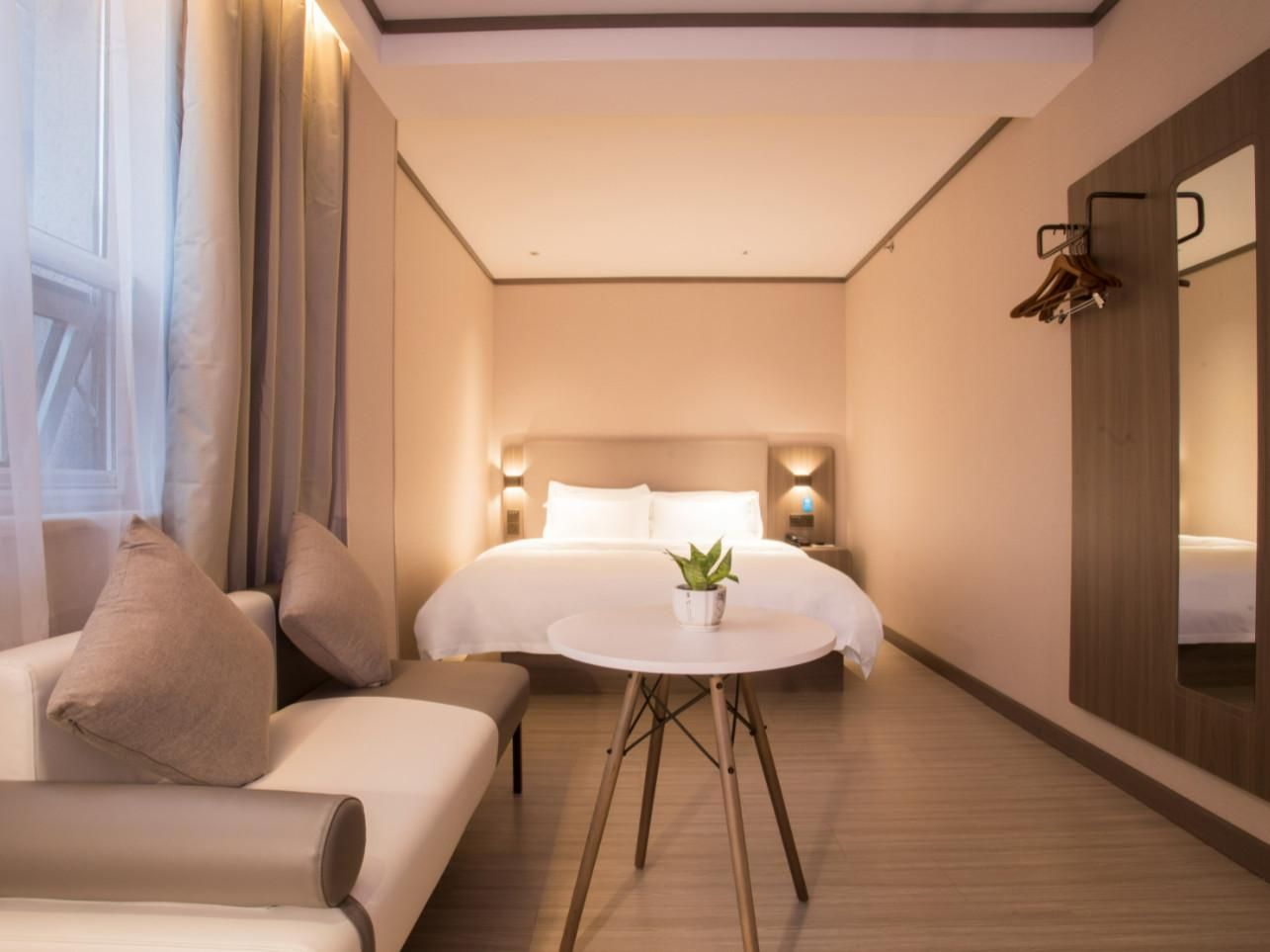 Huazhu - Deluxe Bed Room