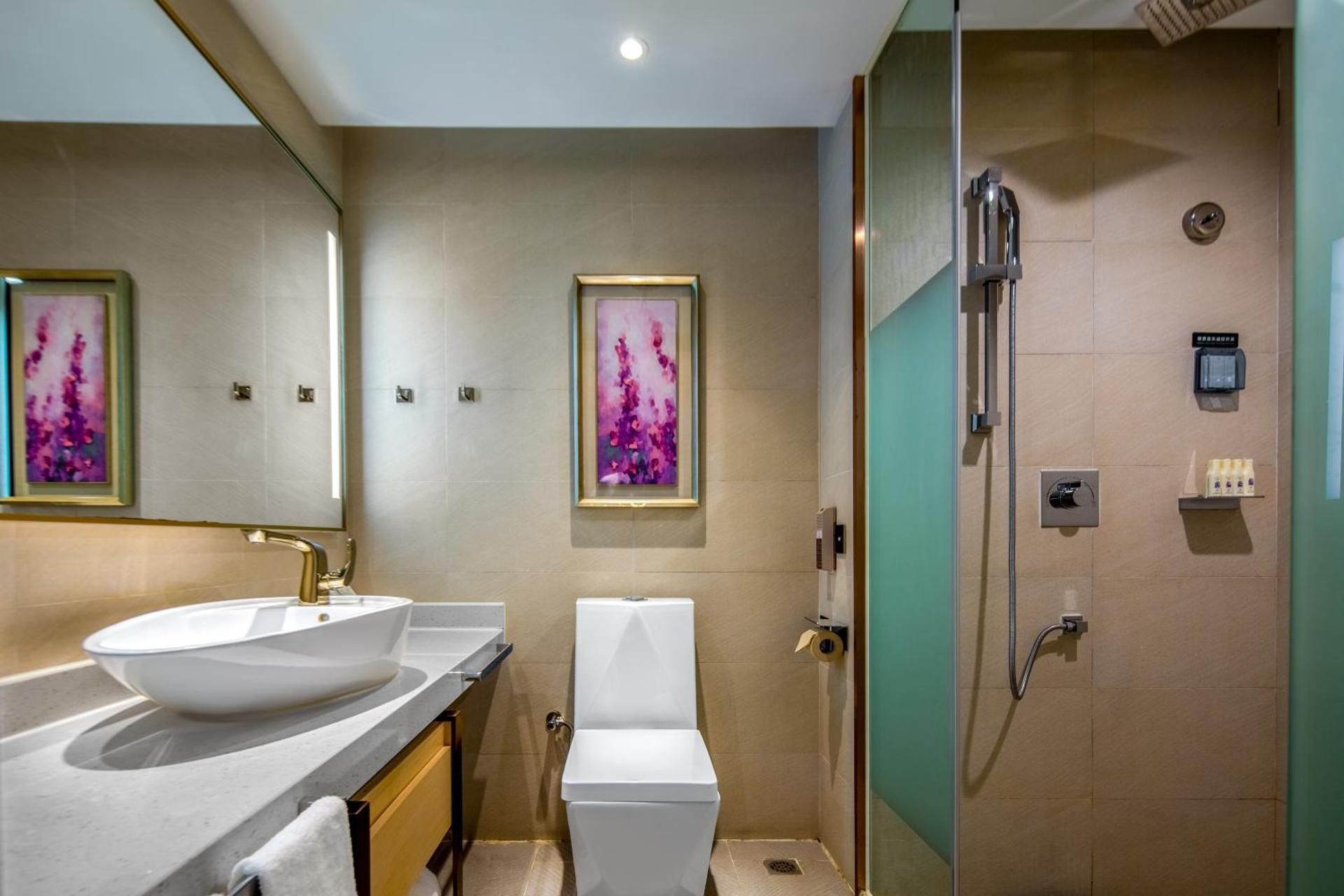 Business Queen Room
