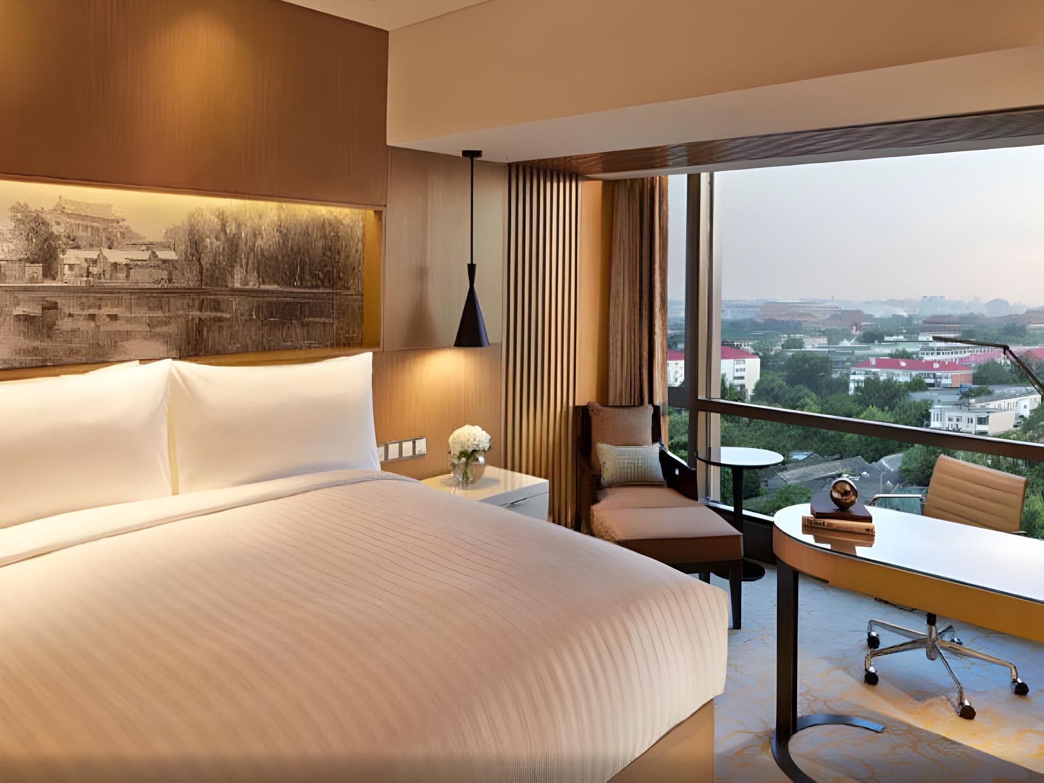 Club lounge access, 1 Bedroom Presidential Suite, 1 King, Forbidden City view