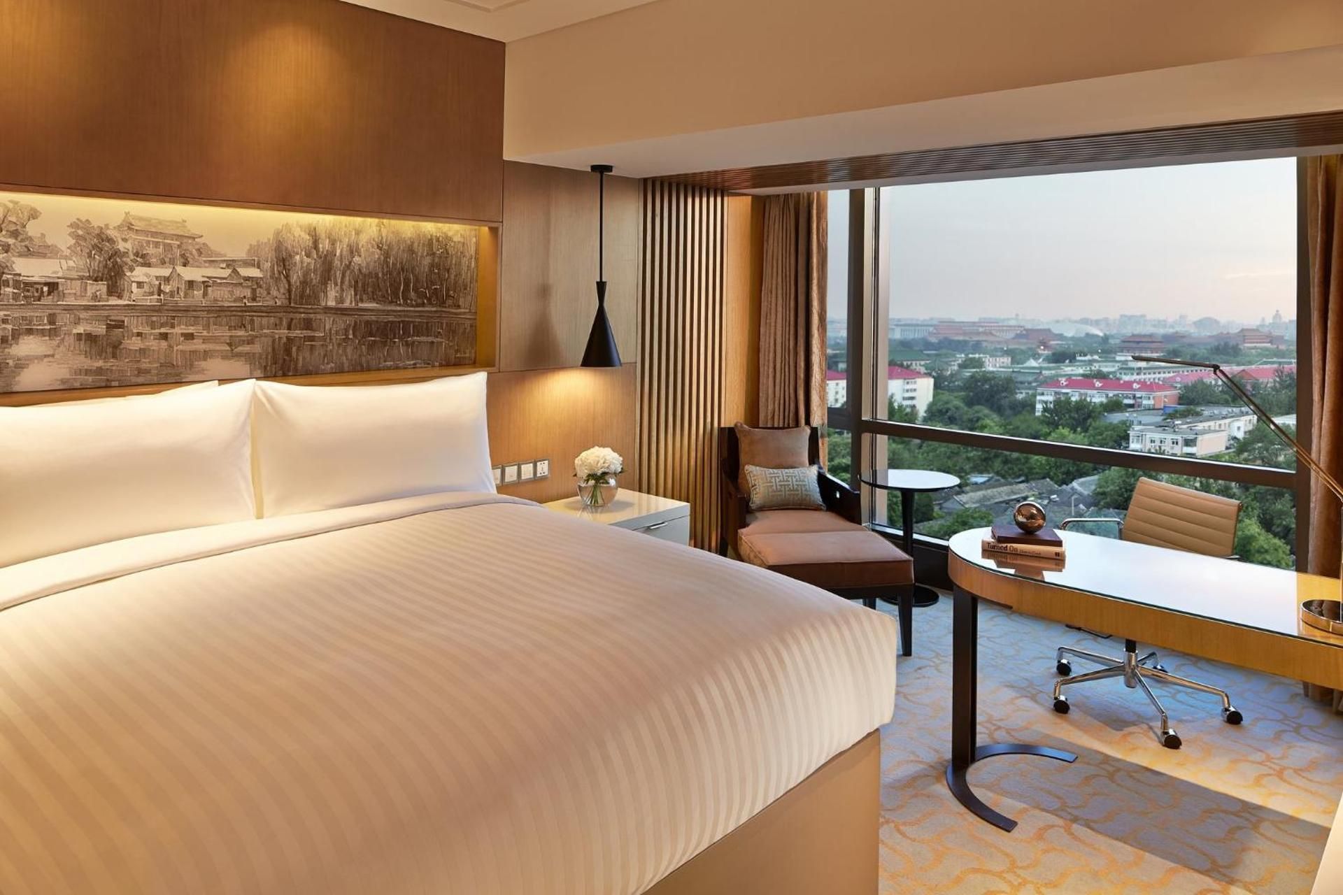 Club King Room with Lounge Access - Afternoon tea + Happy hour + Drink time + Two pieces of clothing ironing service every day